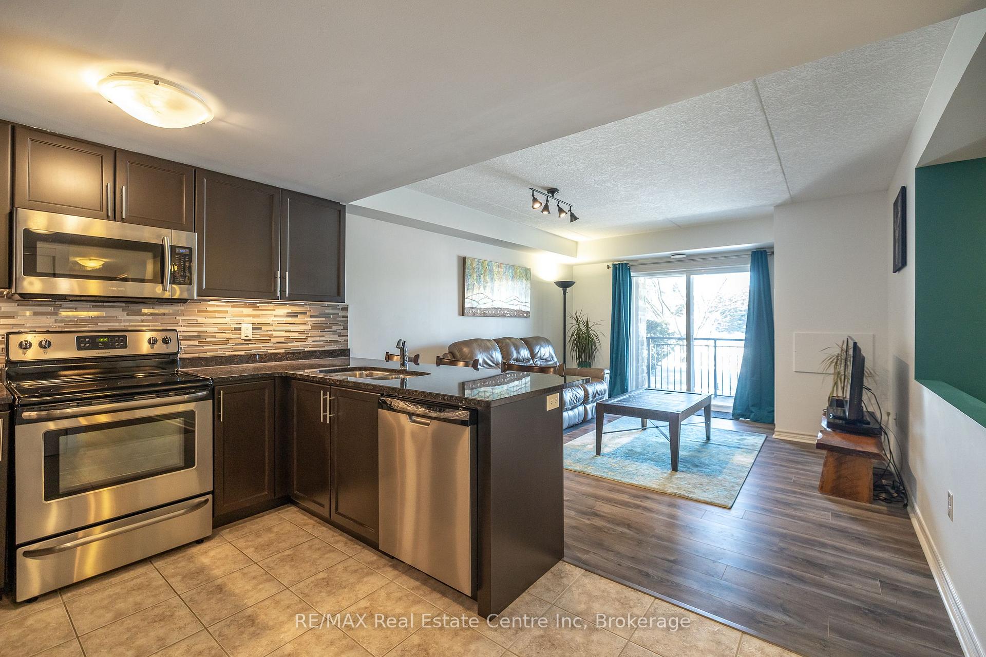 Photo 4 of Unit 111, 45 Kingsbury Square, Guelph, Pineridge/Westminster Woods — HOMEH