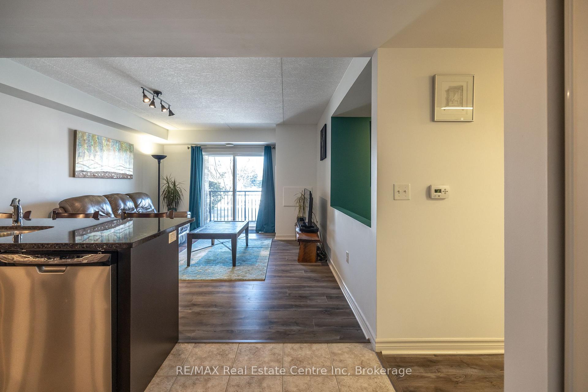 Photo 6 of Unit 111, 45 Kingsbury Square, Guelph, Pineridge/Westminster Woods — HOMEH