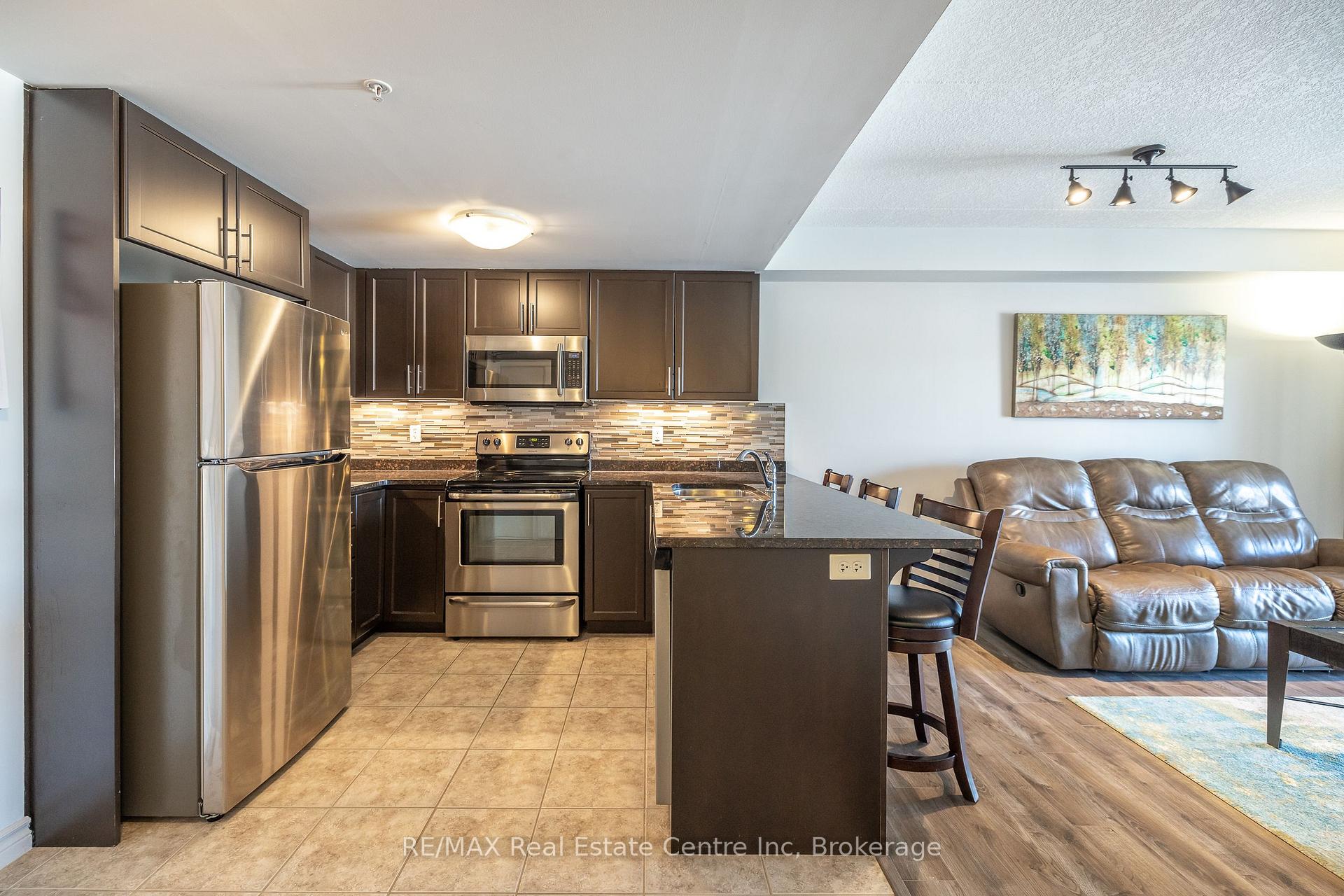 Photo 8 of Unit 111, 45 Kingsbury Square, Guelph, Pineridge/Westminster Woods — HOMEH