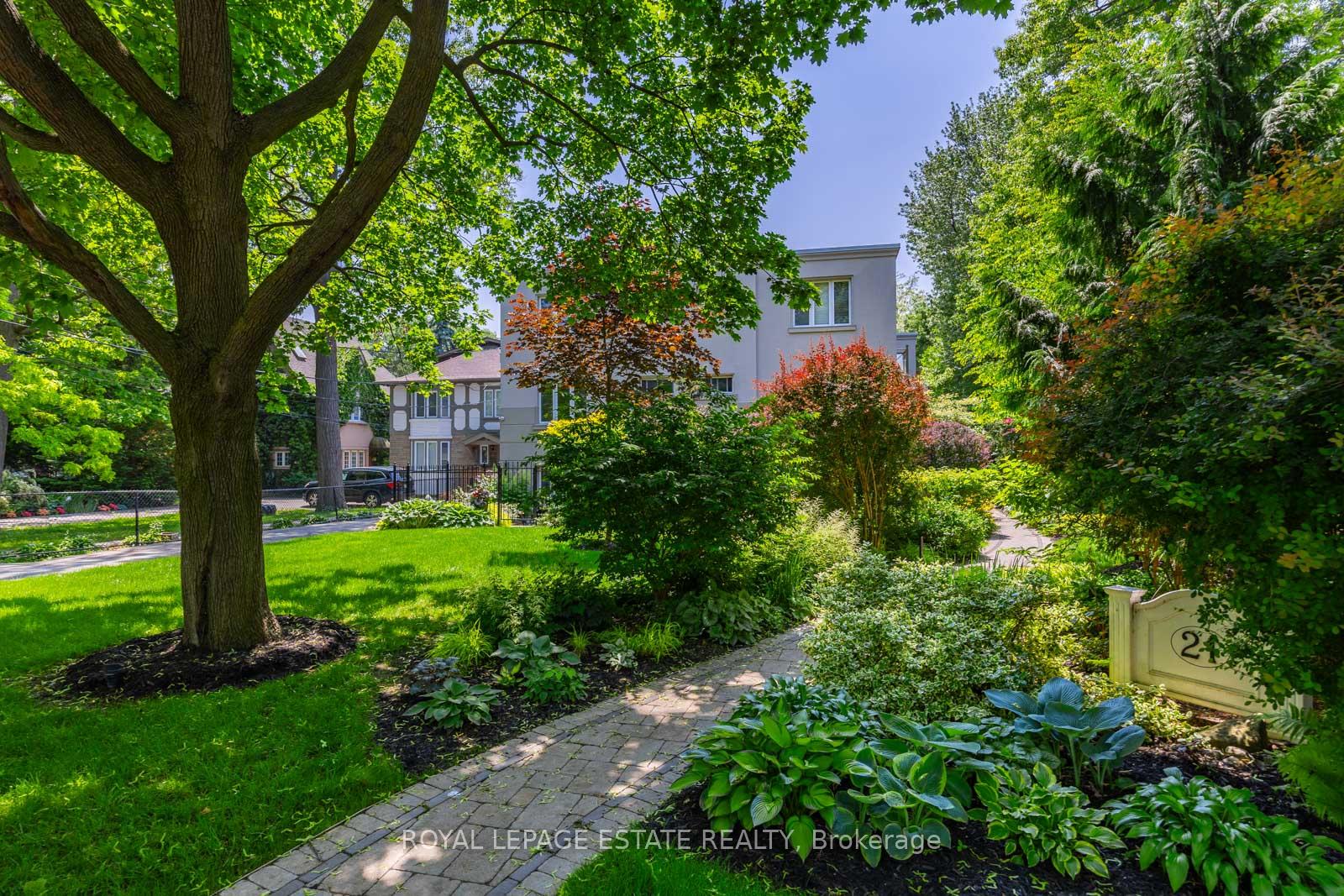 Photo 4 of Unit 4, 21 Benlamond Avenue, Toronto, East End-Danforth — HOMEH
