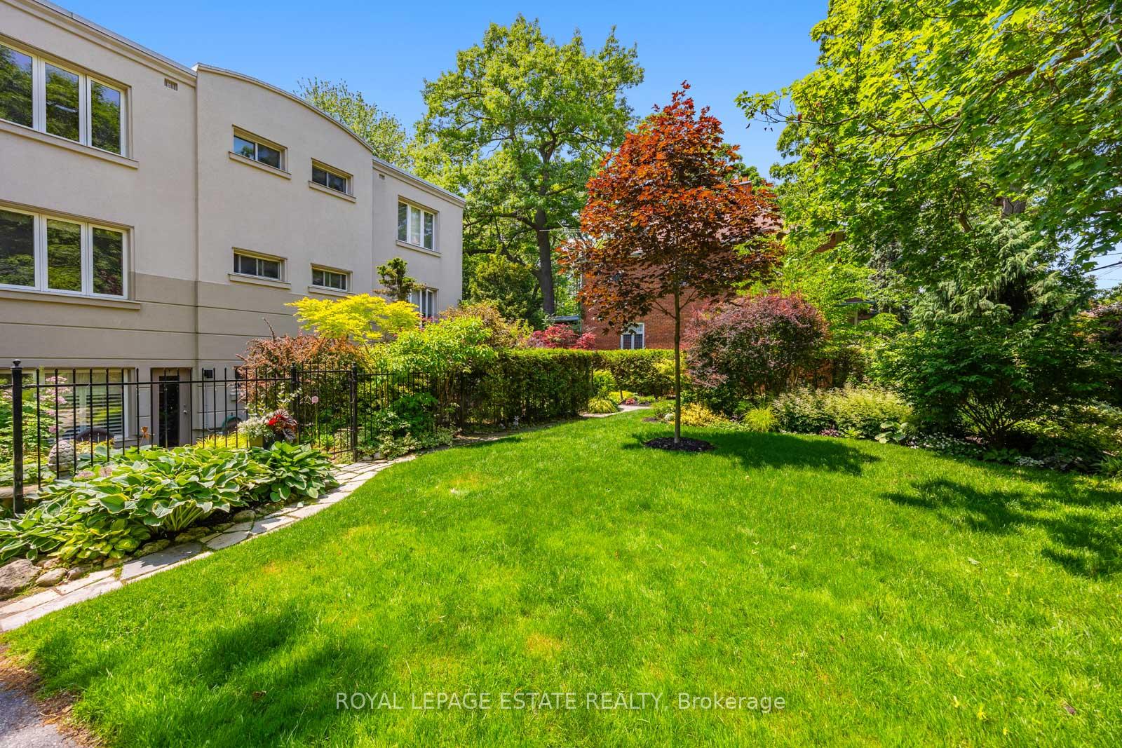 Photo 6 of Unit 4, 21 Benlamond Avenue, Toronto, East End-Danforth — HOMEH