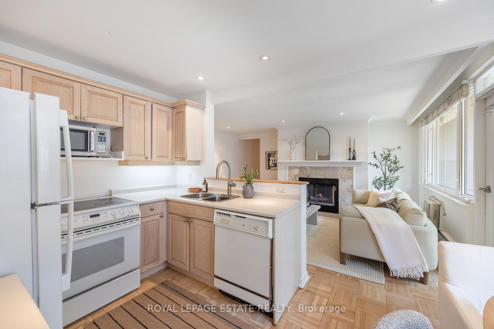 Photo 28 of Unit 4, 21 Benlamond Avenue, Toronto, East End-Danforth — HOMEH