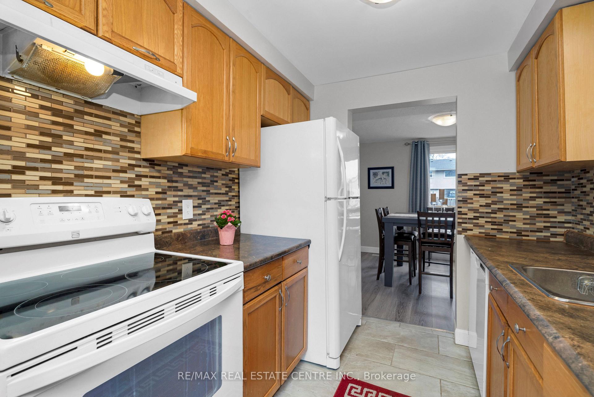 Photo 4 of Unit 7, 700 Paisley Road, Guelph, Willow West/Sugarbush/West Acres — HOMEH