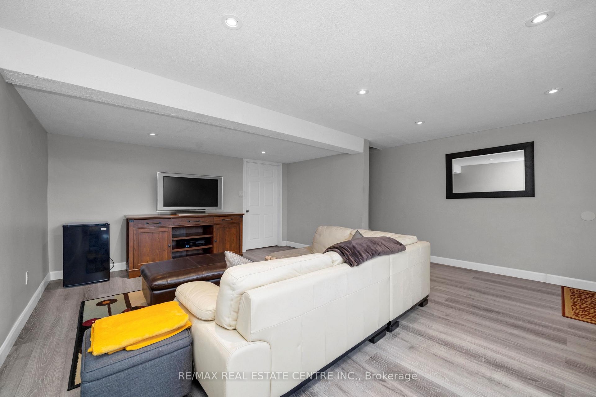 Photo 10 of Unit 7, 700 Paisley Road, Guelph, Willow West/Sugarbush/West Acres — HOMEH