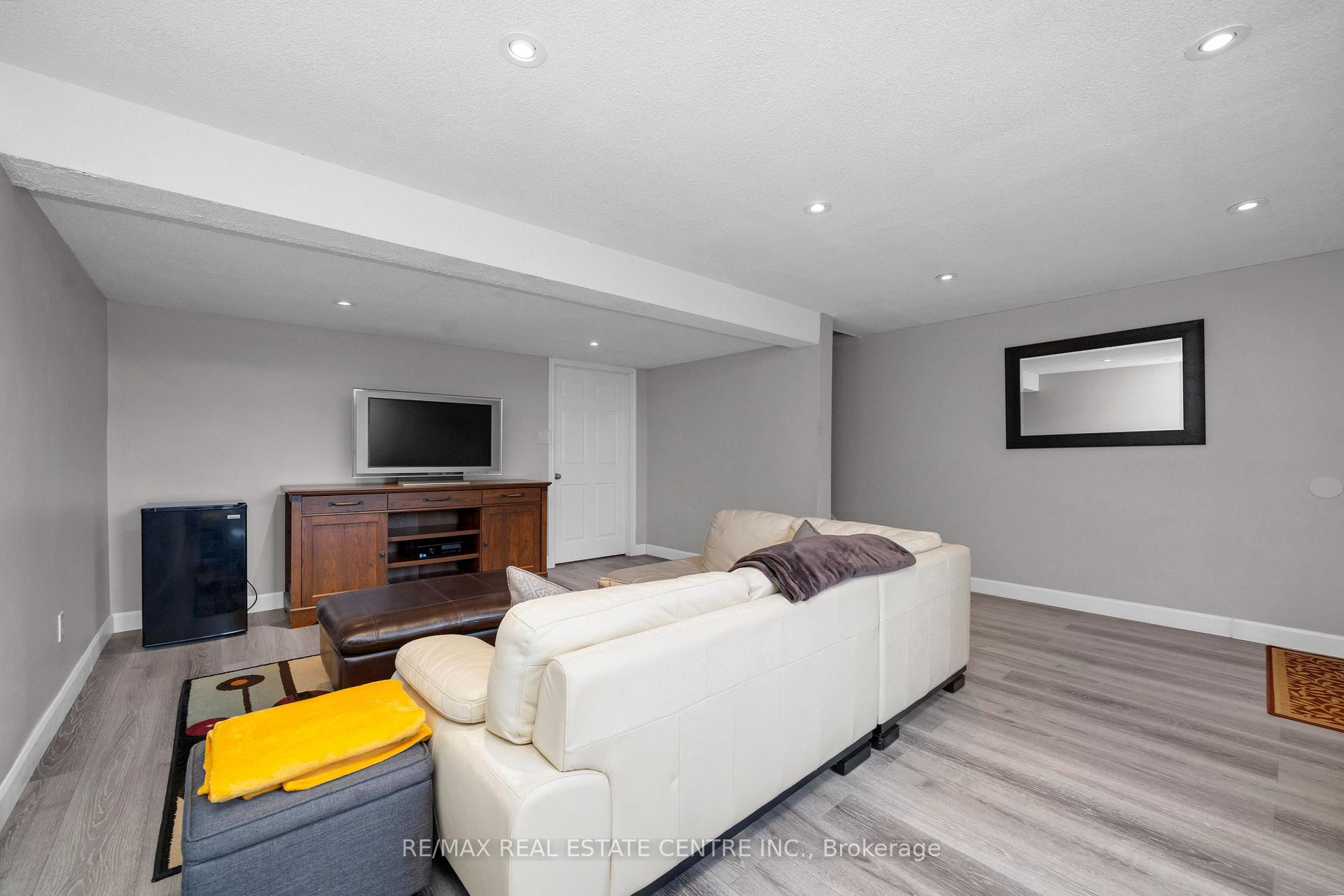 Photo 12 of Unit 7, 700 Paisley Road, Guelph, Willow West/Sugarbush/West Acres — HOMEH