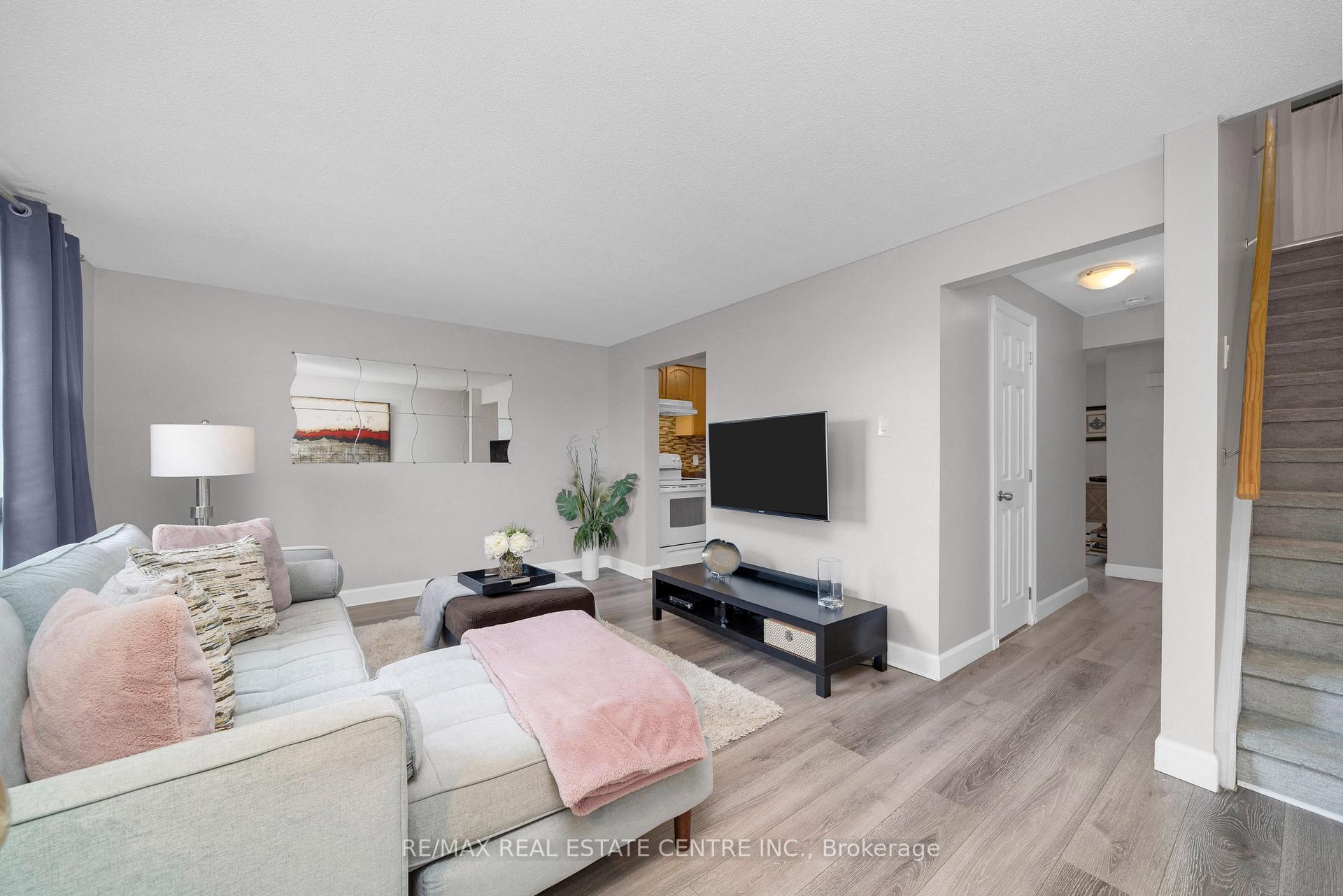 Photo 18 of Unit 7, 700 Paisley Road, Guelph, Willow West/Sugarbush/West Acres — HOMEH