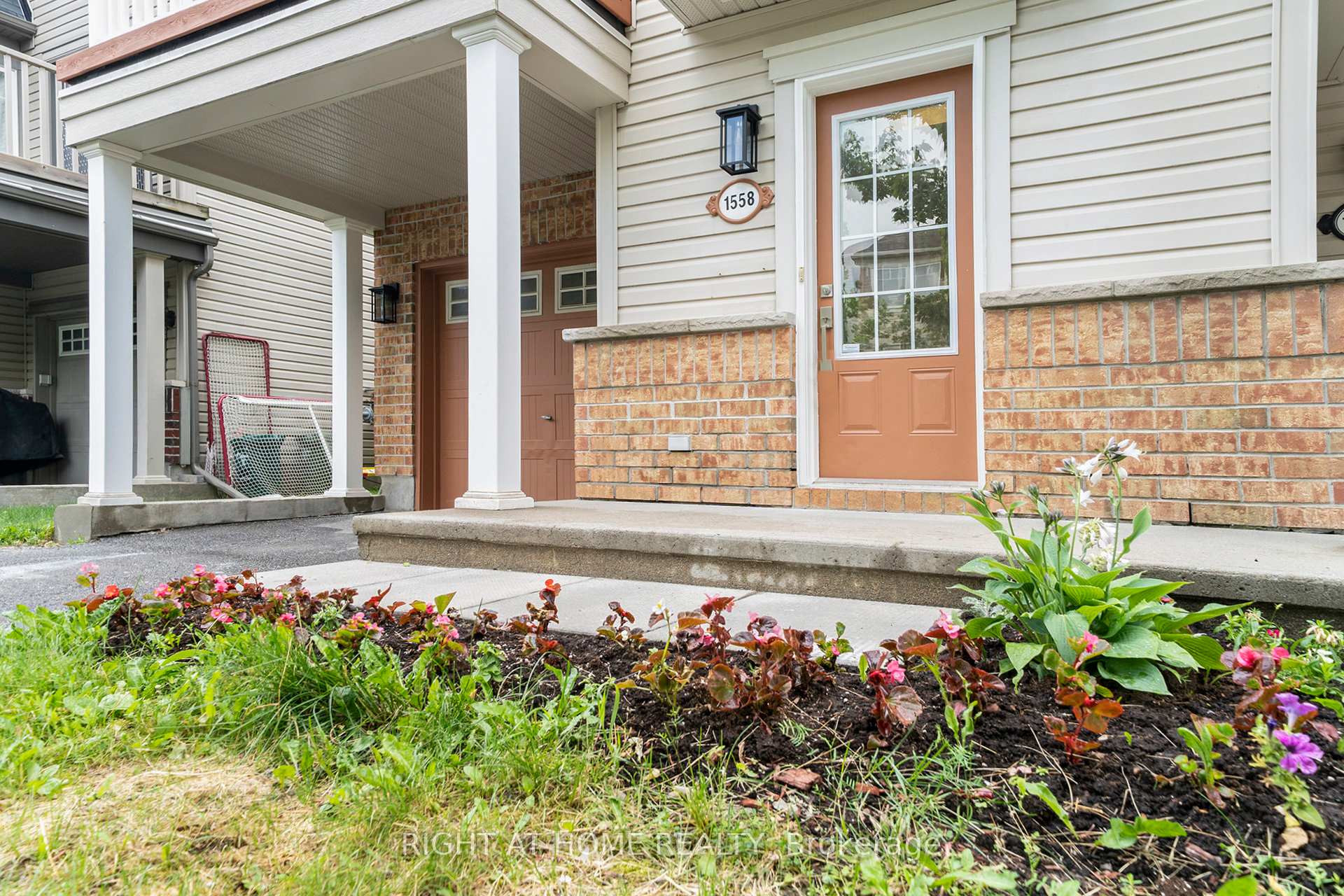 Photo 3 of 1558 Haydon Circle N, Ottawa, Barrhaven - Heritage Park — HOMEH