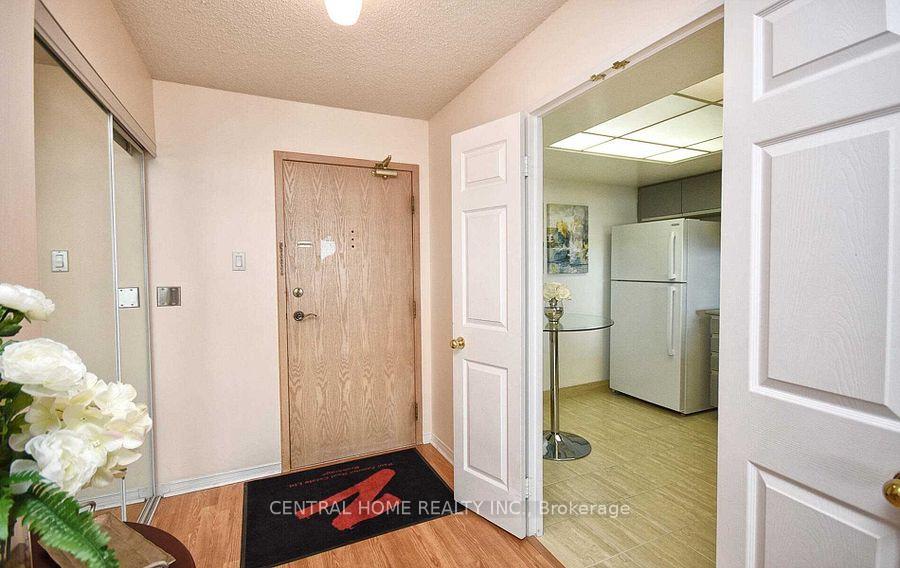 Front of Unit 502, 7825 Bayview Avenue