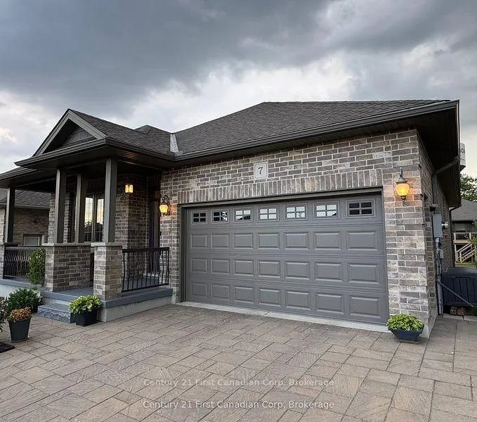Photo 3 of Unit 7, 132 Robin Ridge Drive, Central Elgin, Belmont — HOMEH