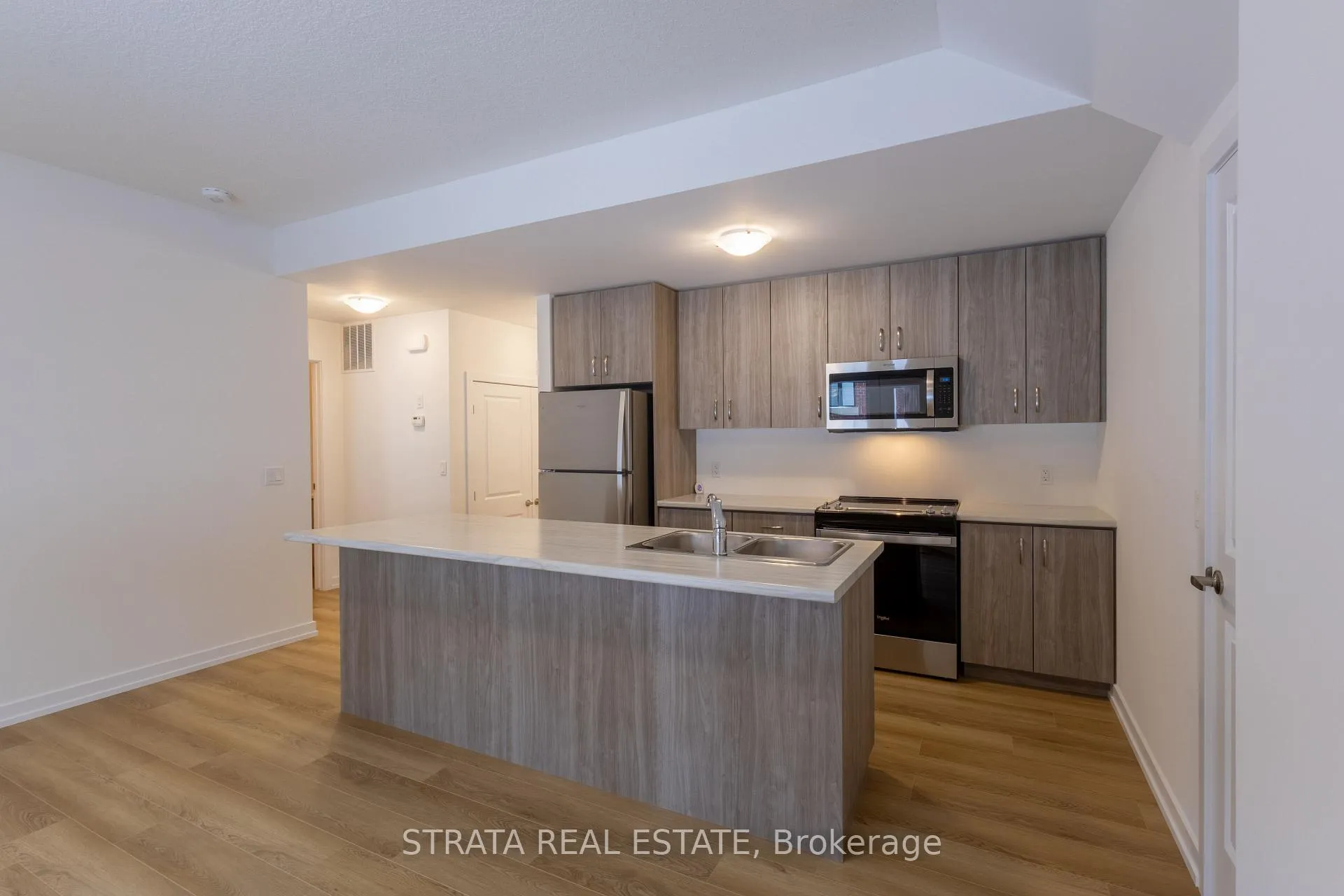 Photo 4 of Unit 14, 70 Kenesky Drive, Hamilton, Waterdown — HOMEH