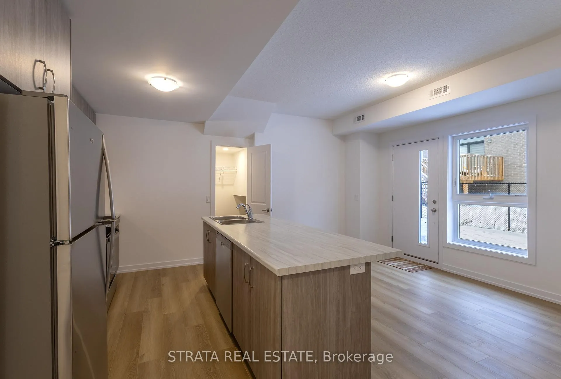 Photo 5 of Unit 14, 70 Kenesky Drive, Hamilton, Waterdown — HOMEH