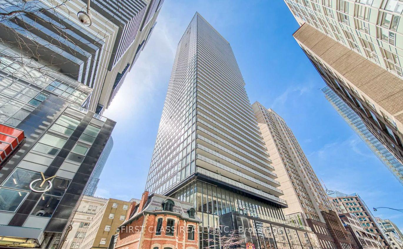 Front of Unit 2905, 15 Grenville Street