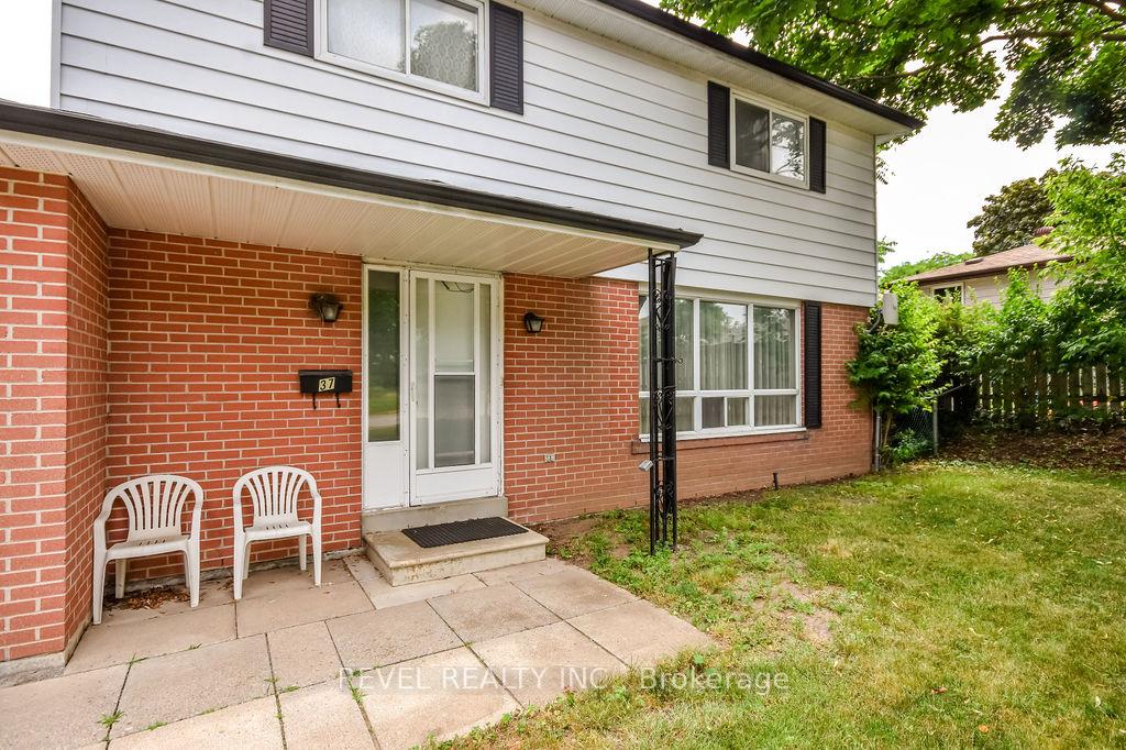 Photo 2 of 37 Broadmoor Avenue, Barrie, Allandale Heights — HOMEH
