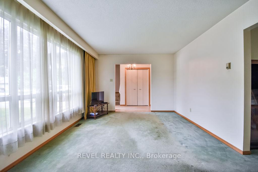 Photo 4 of 37 Broadmoor Avenue, Barrie, Allandale Heights — HOMEH