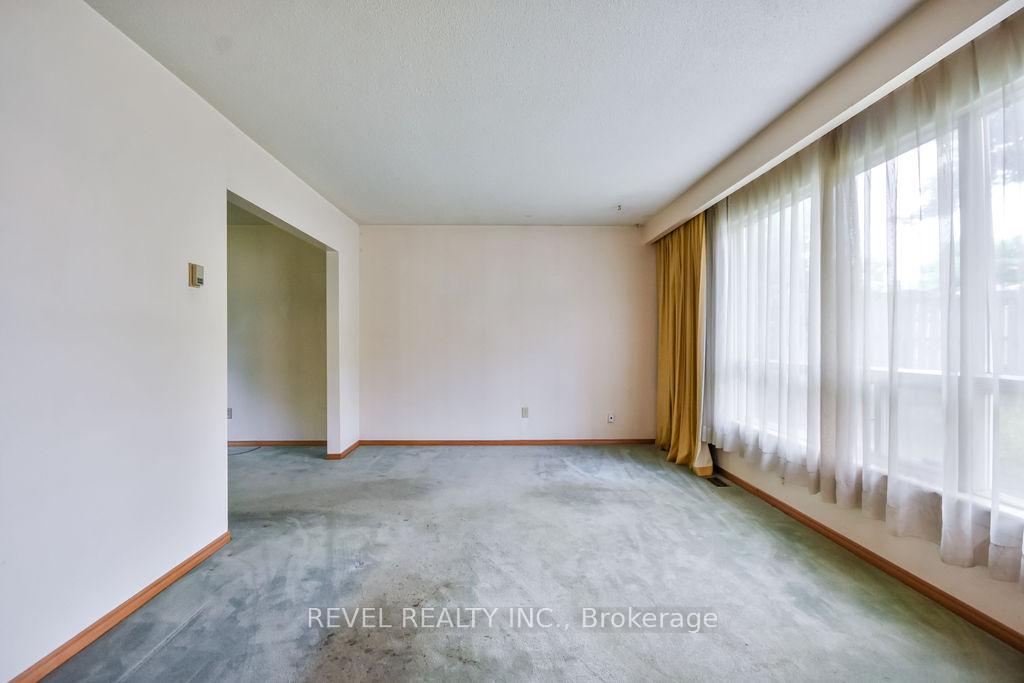 Photo 5 of 37 Broadmoor Avenue, Barrie, Allandale Heights — HOMEH