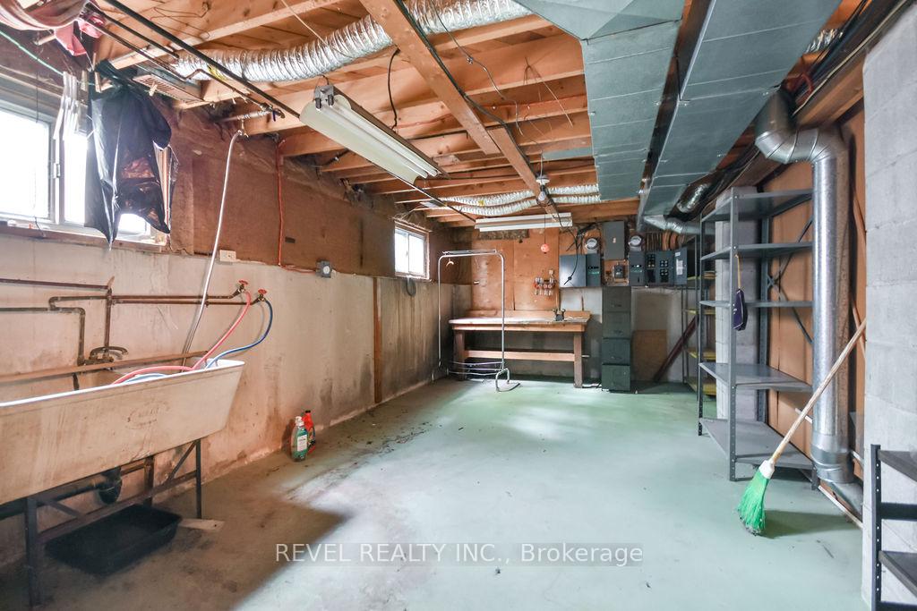 Photo 32 of 37 Broadmoor Avenue, Barrie, Allandale Heights — HOMEH