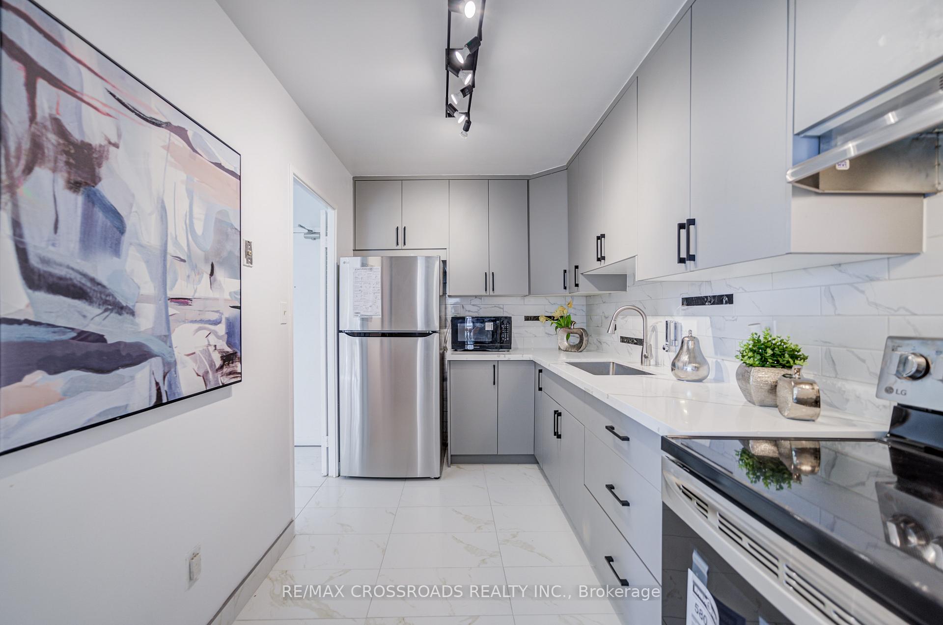 Photo 4 of Unit 1202, 5 Massey Square, Toronto, Crescent Town — HOMEH