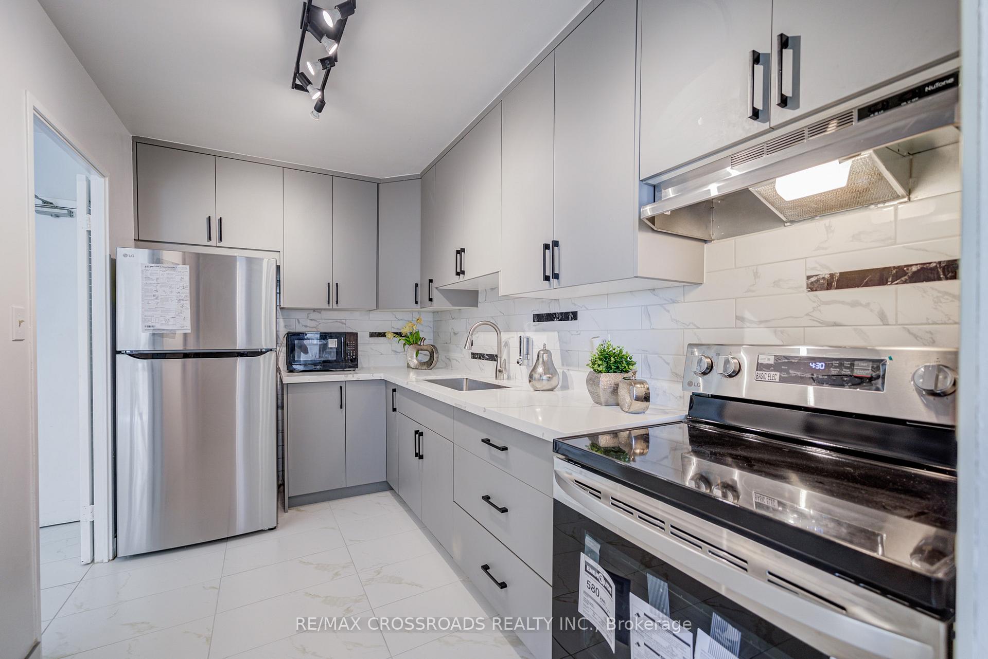 Photo 5 of Unit 1202, 5 Massey Square, Toronto, Crescent Town — HOMEH
