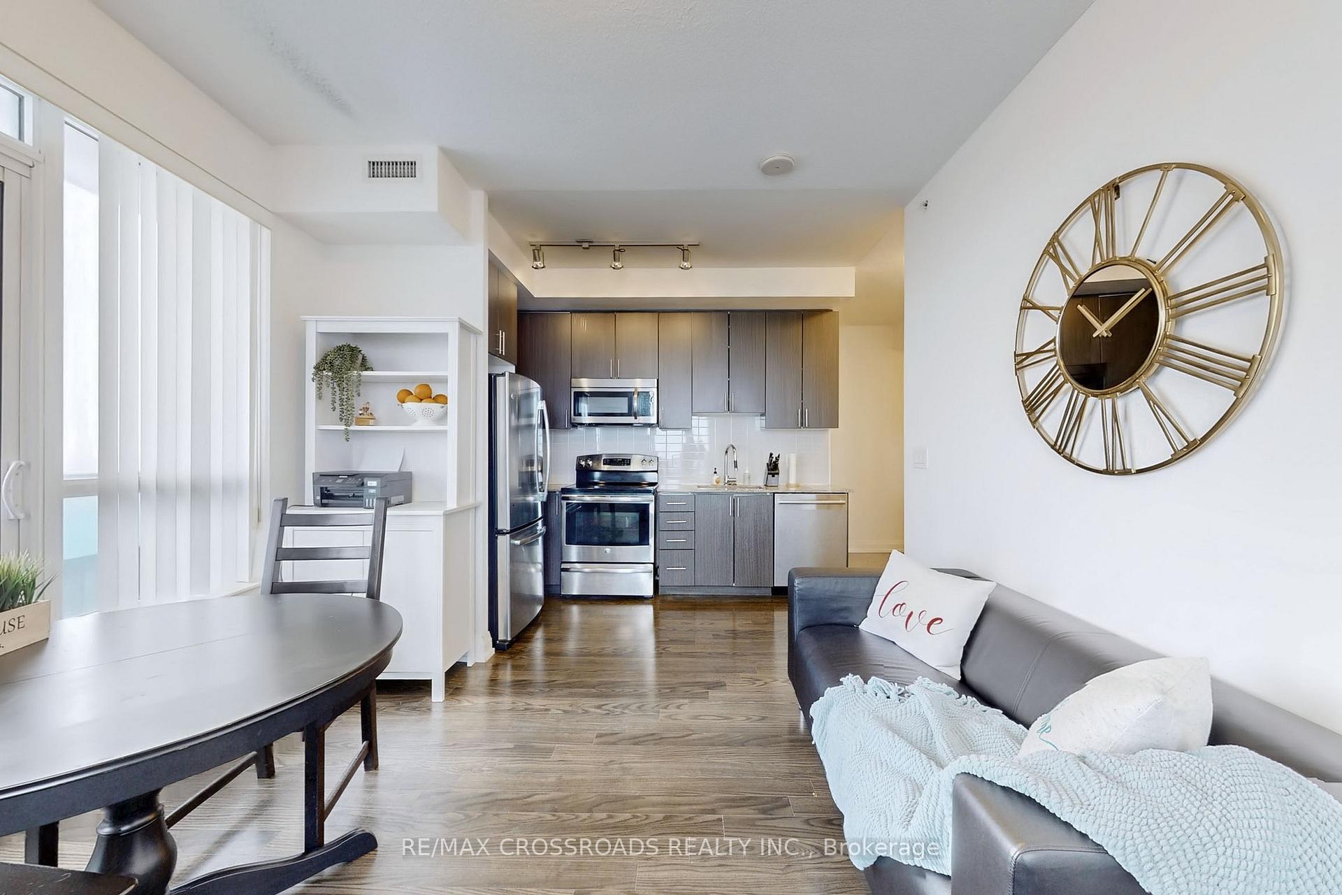 Photo 4 of Unit 2408, 7171 Yonge Street, Markham, Thornhill — HOMEH
