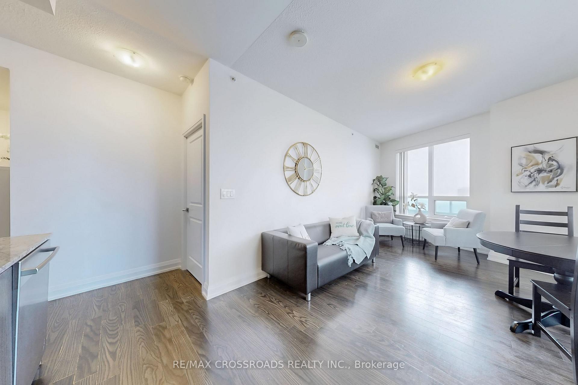Photo 9 of Unit 2408, 7171 Yonge Street, Markham, Thornhill — HOMEH