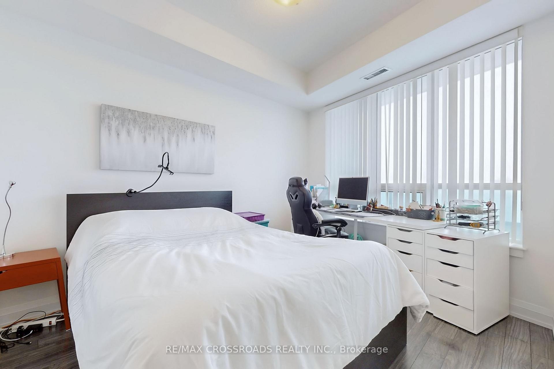 Photo 11 of Unit 2408, 7171 Yonge Street, Markham, Thornhill — HOMEH