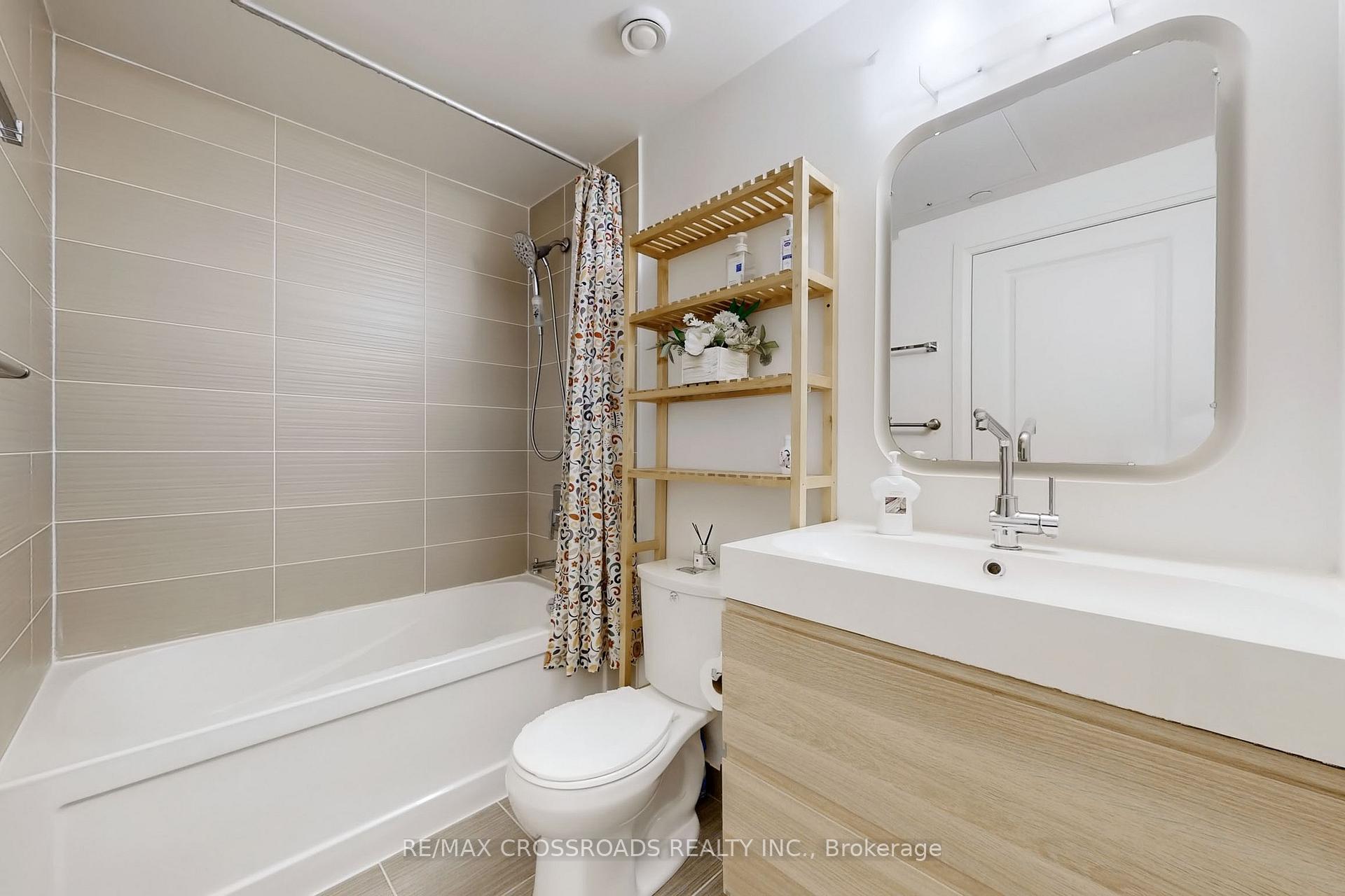 Photo 13 of Unit 2408, 7171 Yonge Street, Markham, Thornhill — HOMEH