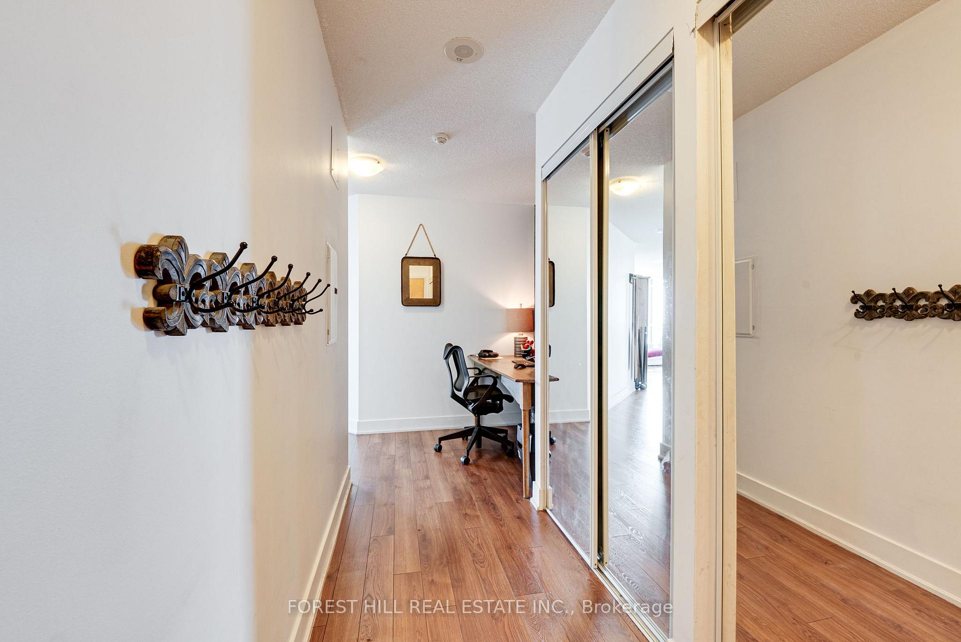 Photo 5 of Unit 1703, 1048 Broadview Avenue, Toronto, Broadview North — HOMEH