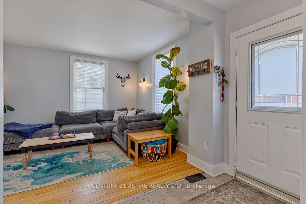 Photo 4 of 18 Wolfe Avenue, Deep River — HOMEH