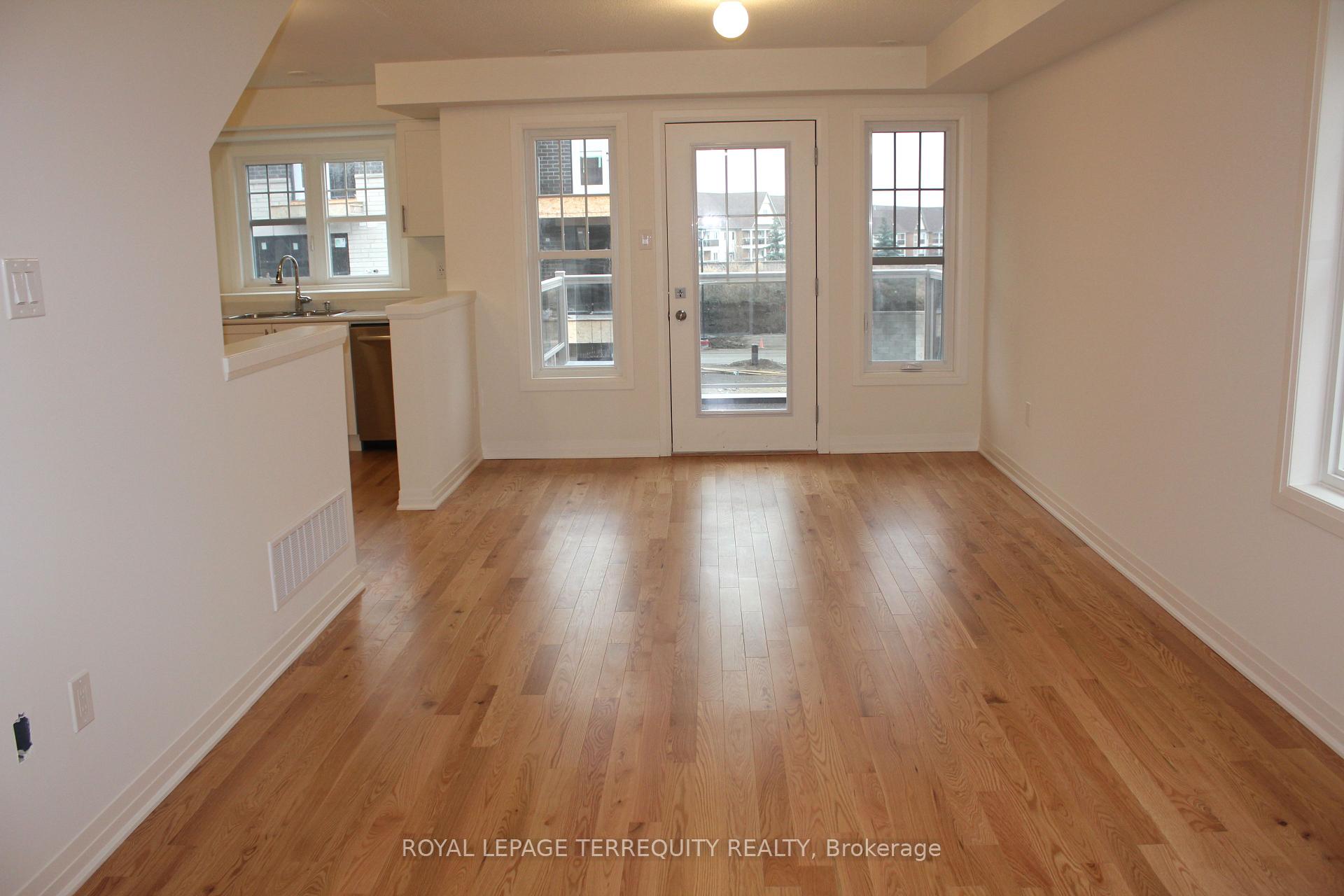 Photo 4 of 232 Lord Elgin Way, Clarington, Bowmanville — HOMEH