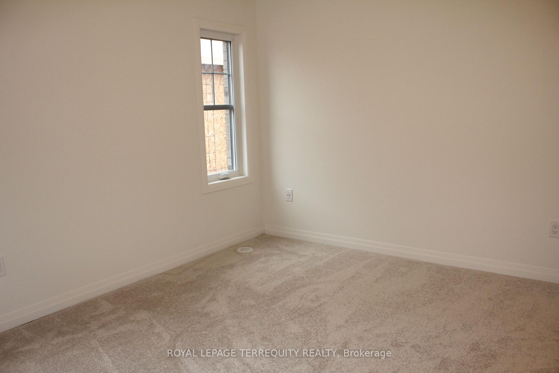 Photo 12 of 232 Lord Elgin Way, Clarington, Bowmanville — HOMEH