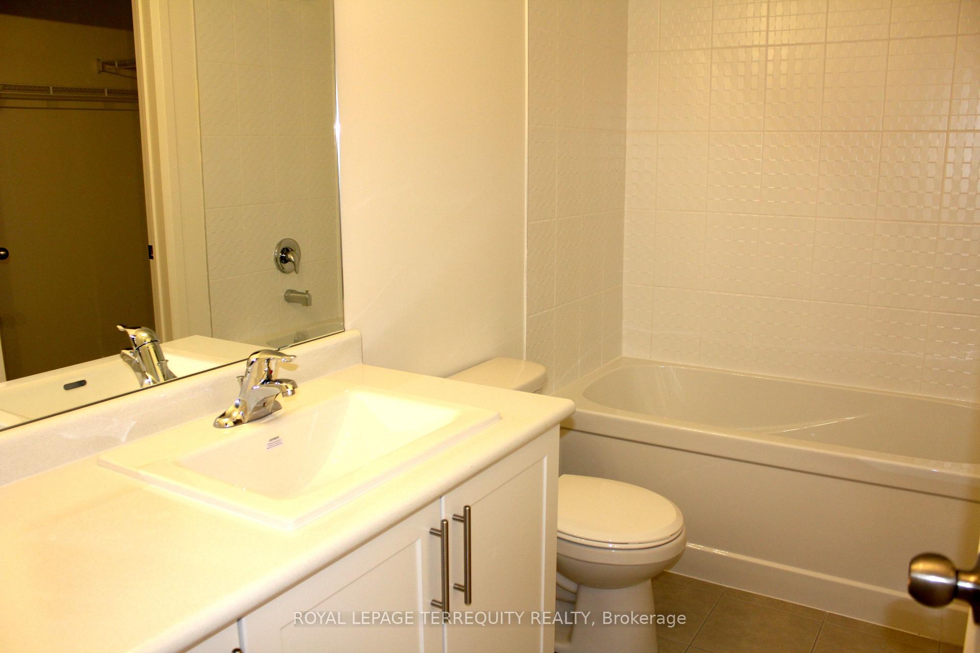 Photo 18 of 232 Lord Elgin Way, Clarington, Bowmanville — HOMEH