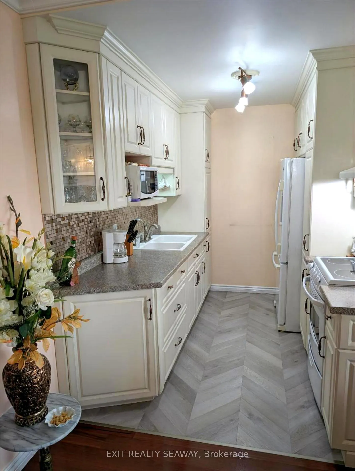 Photo 9 of Unit 1107, 308 Second Street E, Cornwall — HOMEH