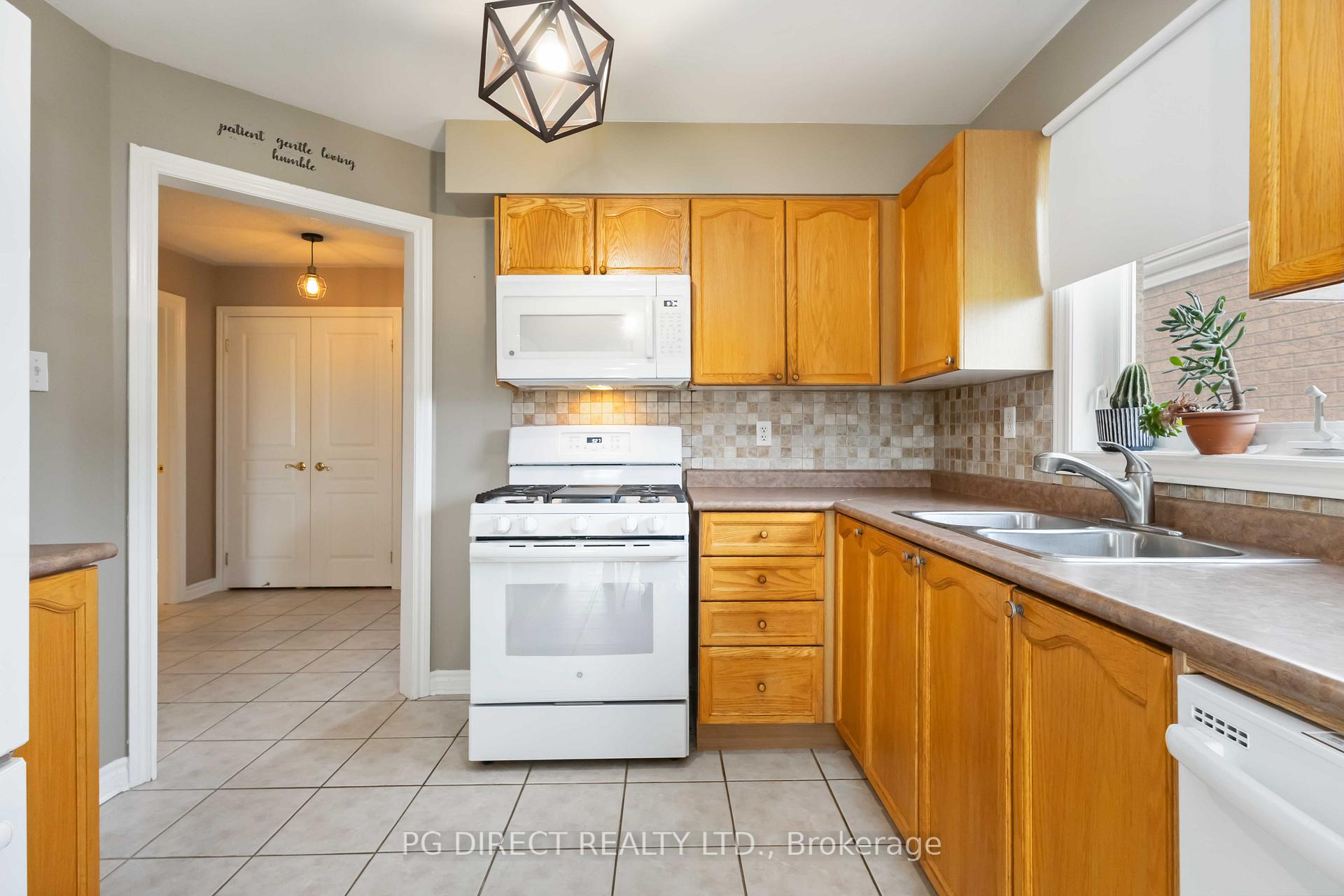Photo 7 of 19 Cotton Street, Clarington, Bowmanville — HOMEH