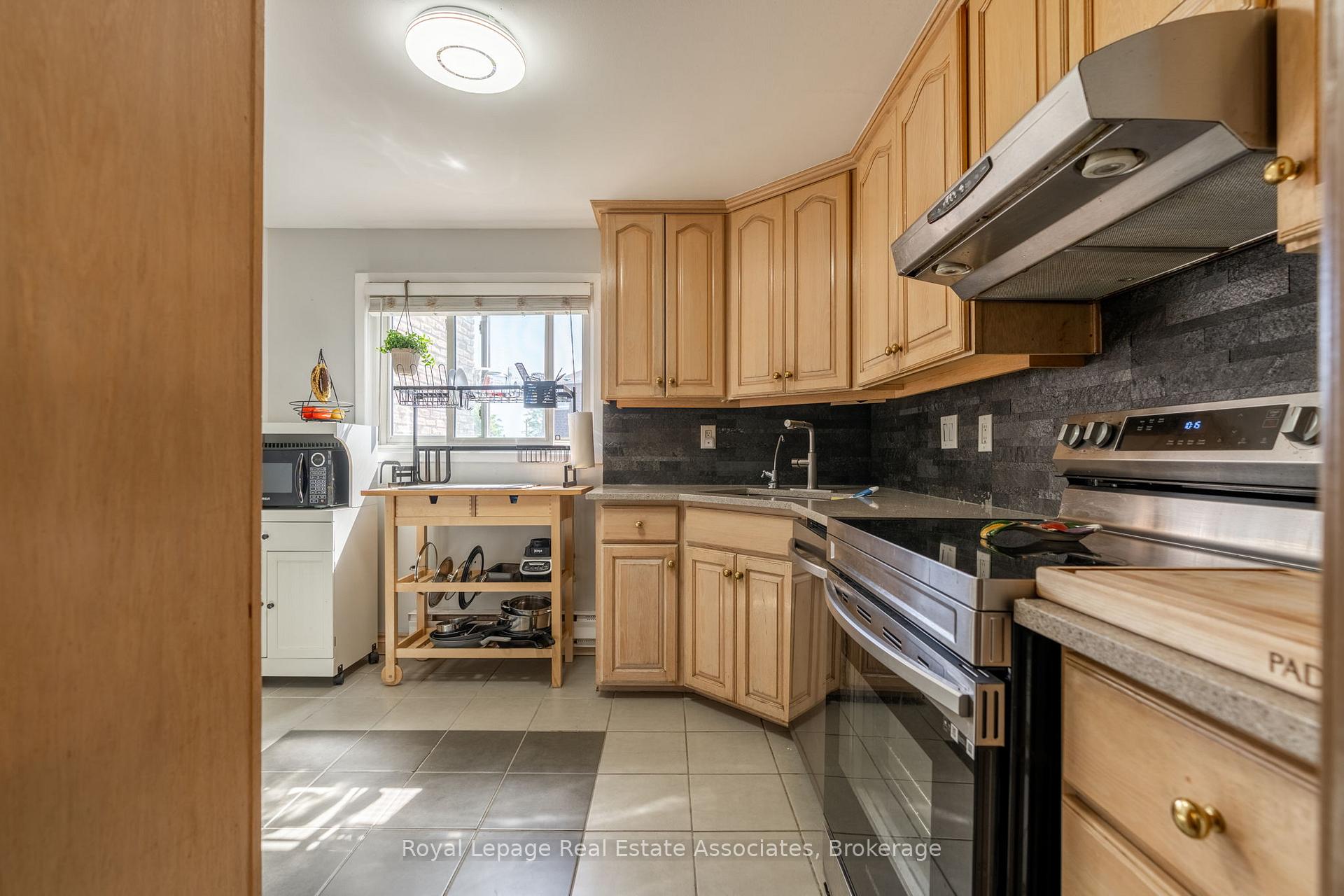 Photo 11 of Unit 41, 1250 Limeridge Road E, Hamilton, Trenholme — HOMEH