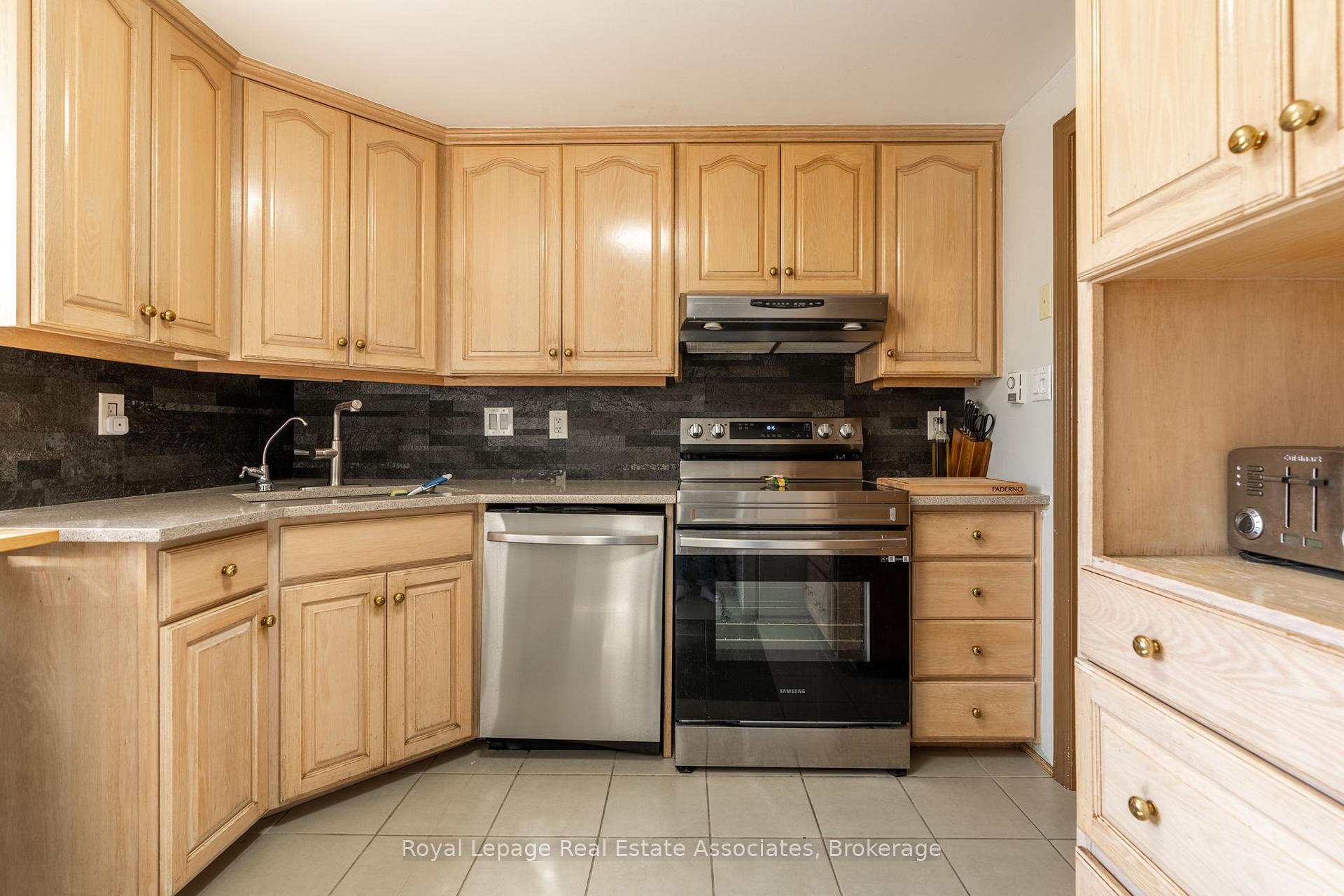 Photo 13 of Unit 41, 1250 Limeridge Road E, Hamilton, Trenholme — HOMEH