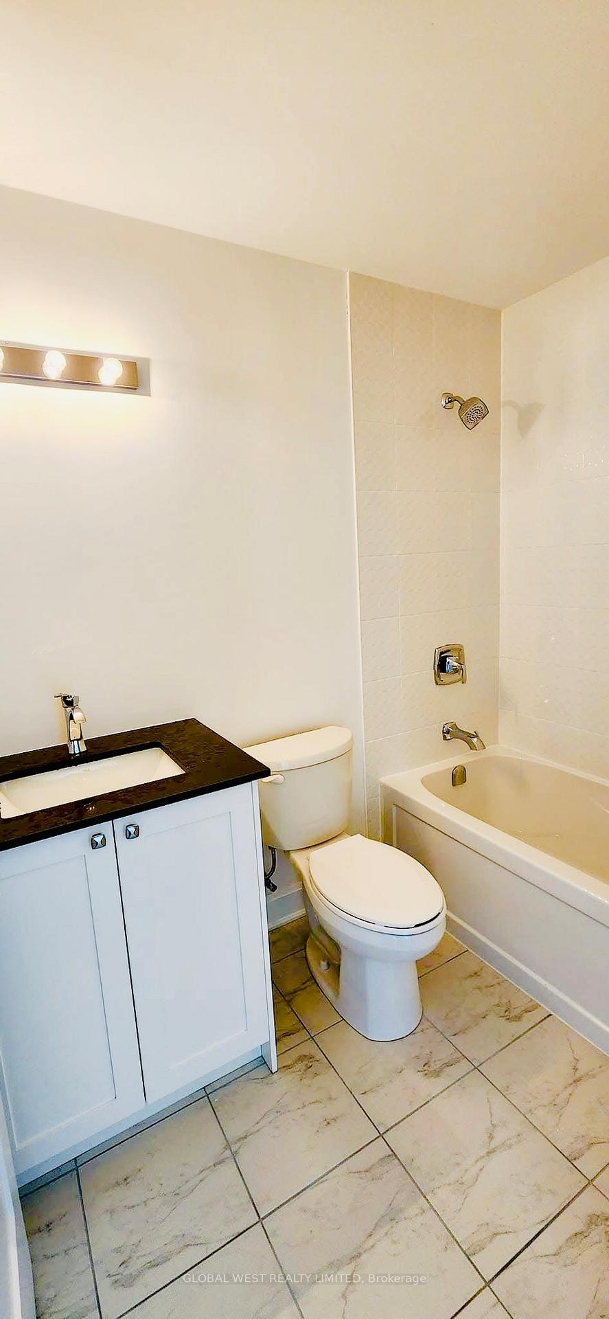Photo 12 of Unit 209, 50 Lakebreeze Drive, Clarington, Newcastle — HOMEH