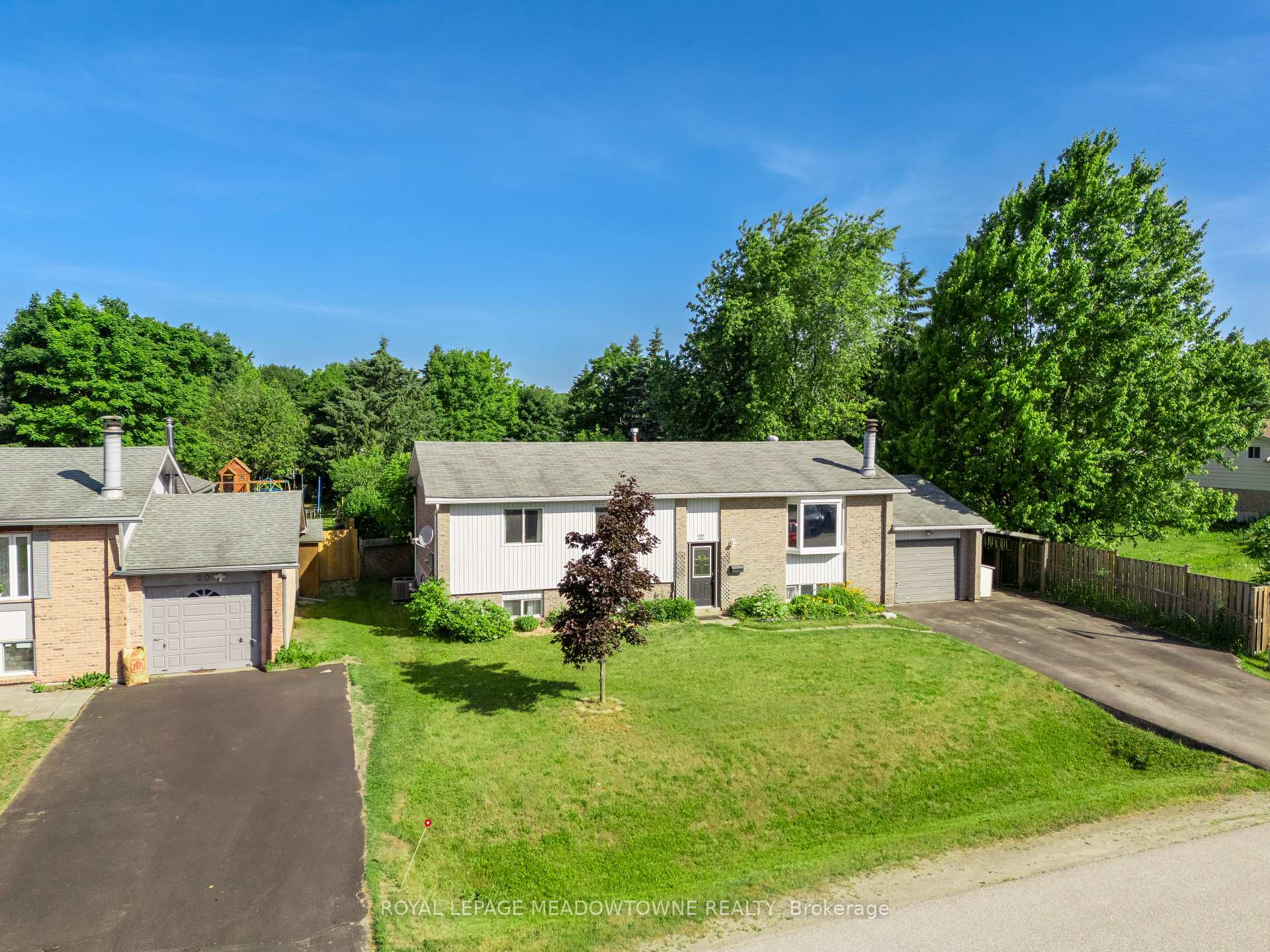 Photo 2 of 22 Douglas Crescent, Erin, Rural Erin — HOMEH