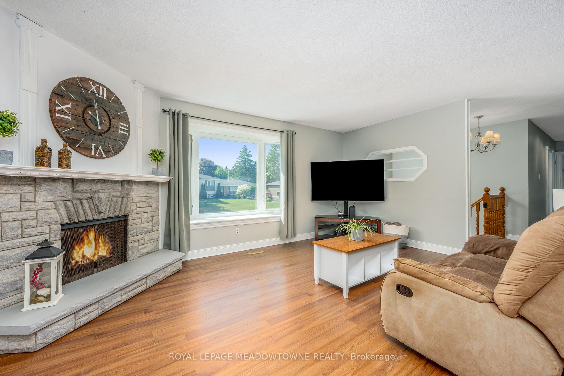 Photo 6 of 22 Douglas Crescent, Erin, Rural Erin — HOMEH