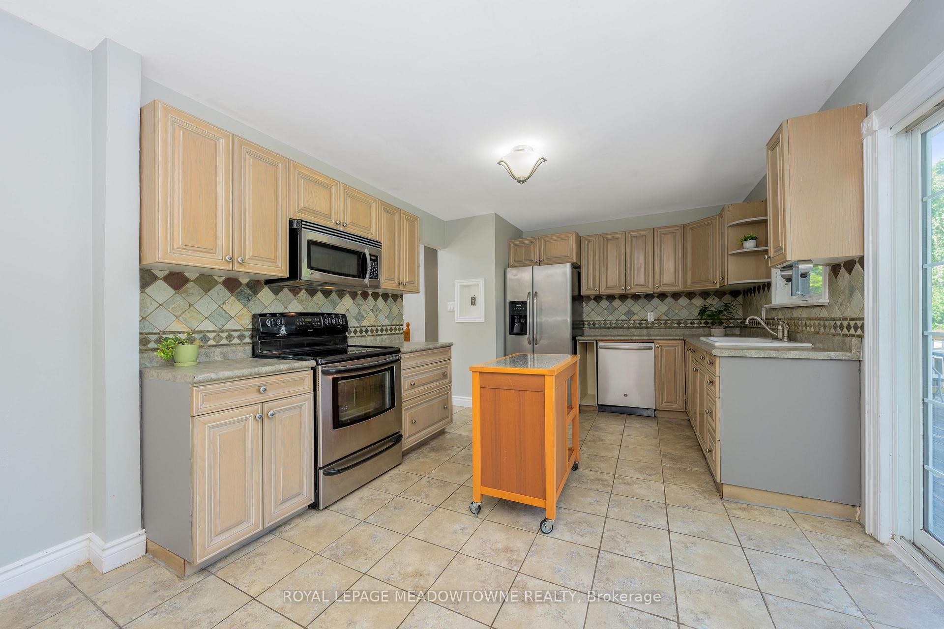 Photo 10 of 22 Douglas Crescent, Erin, Rural Erin — HOMEH