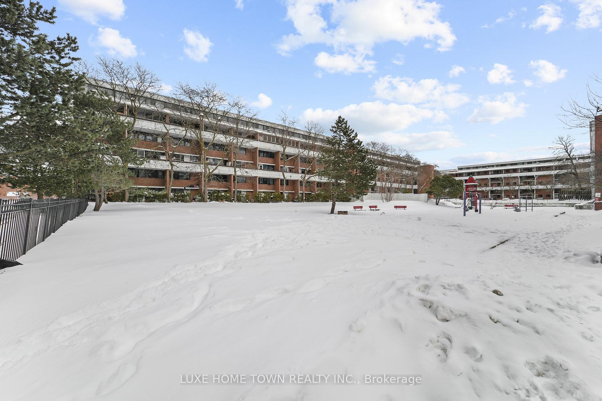 Photo 2 of Unit 121, 95 Leeward Glenway, Toronto, Flemingdon Park — HOMEH