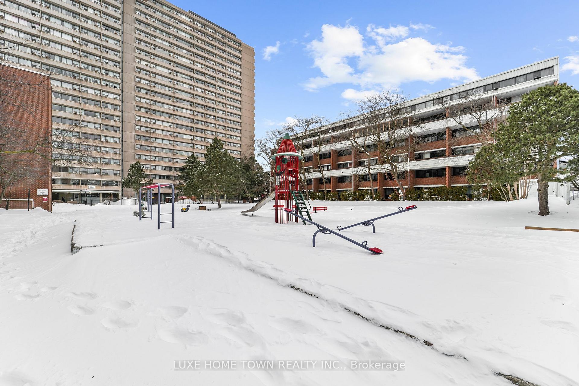 Photo 3 of Unit 121, 95 Leeward Glenway, Toronto, Flemingdon Park — HOMEH