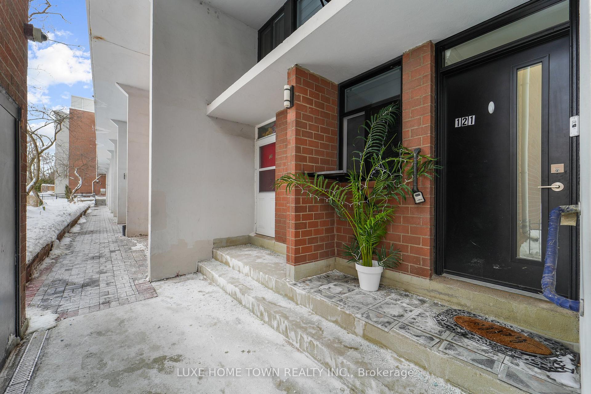 Photo 5 of Unit 121, 95 Leeward Glenway, Toronto, Flemingdon Park — HOMEH