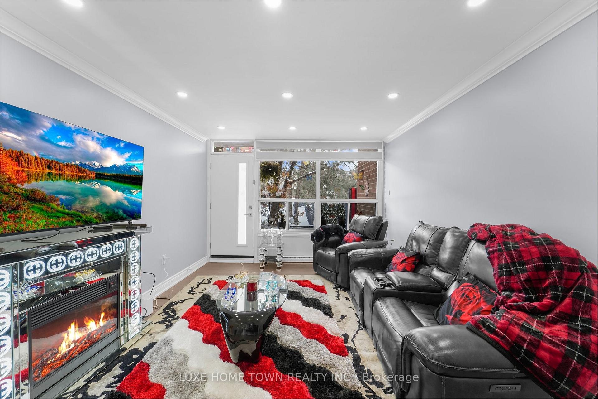 Photo 6 of Unit 121, 95 Leeward Glenway, Toronto, Flemingdon Park — HOMEH