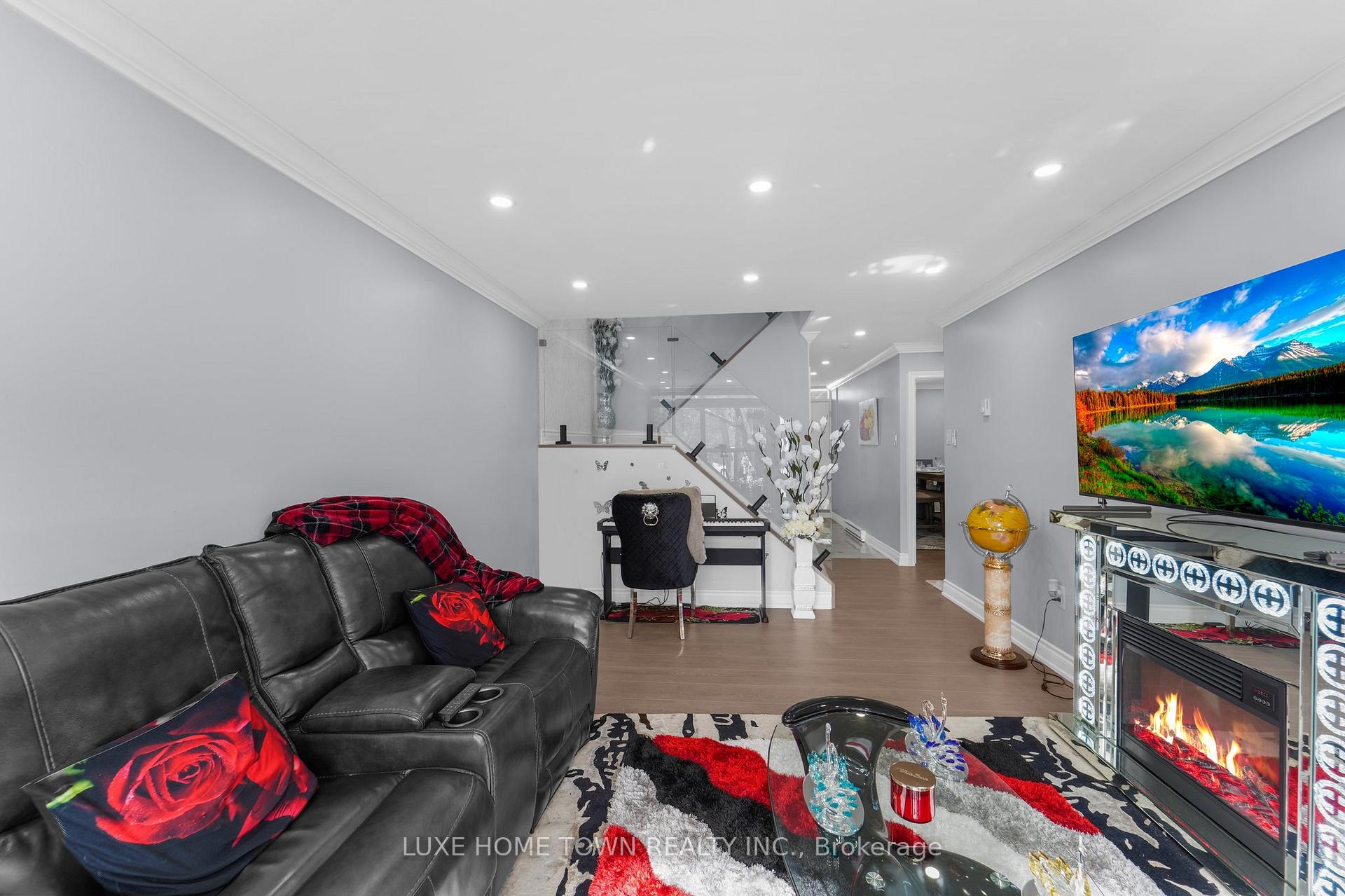 Photo 7 of Unit 121, 95 Leeward Glenway, Toronto, Flemingdon Park — HOMEH