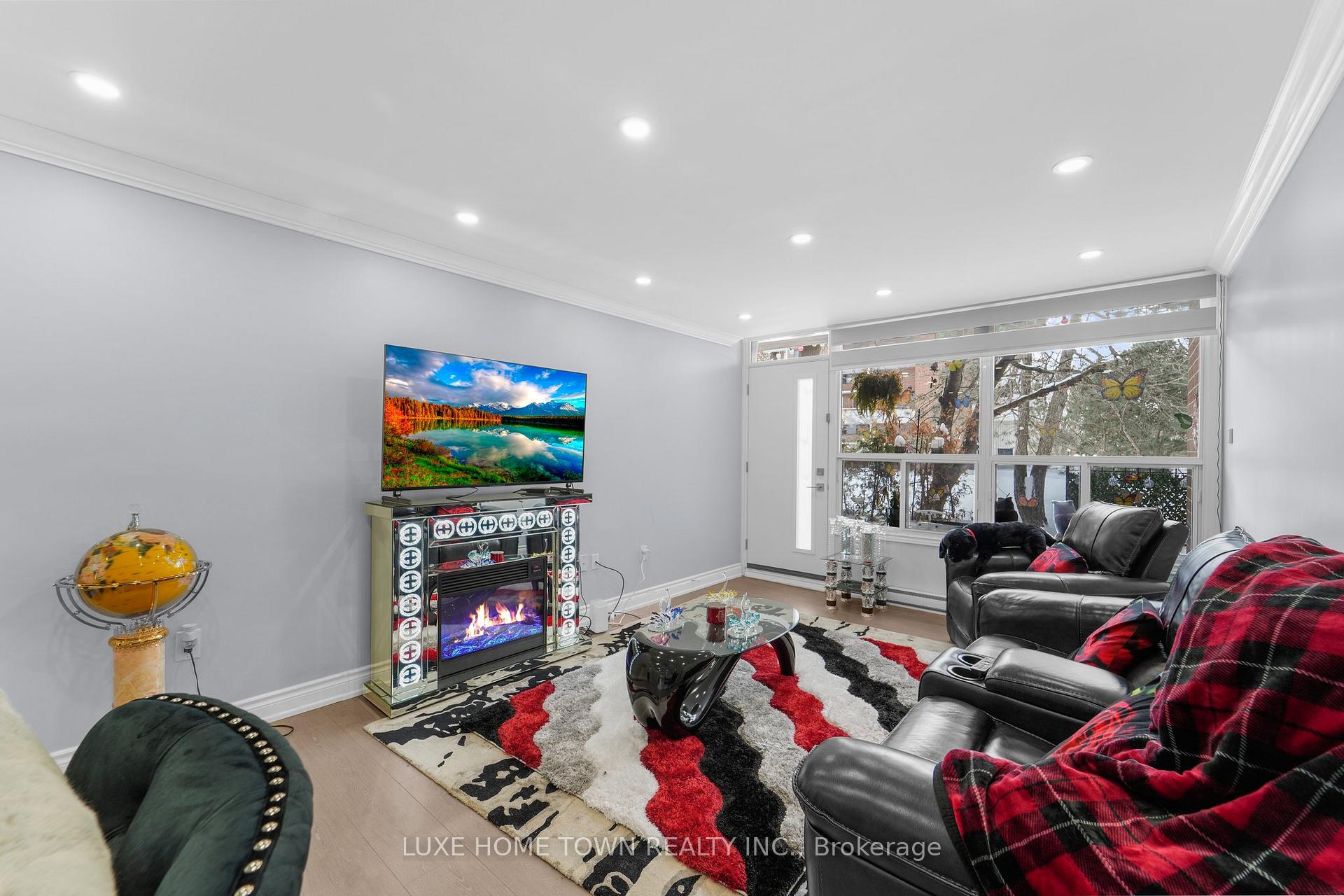 Photo 8 of Unit 121, 95 Leeward Glenway, Toronto, Flemingdon Park — HOMEH