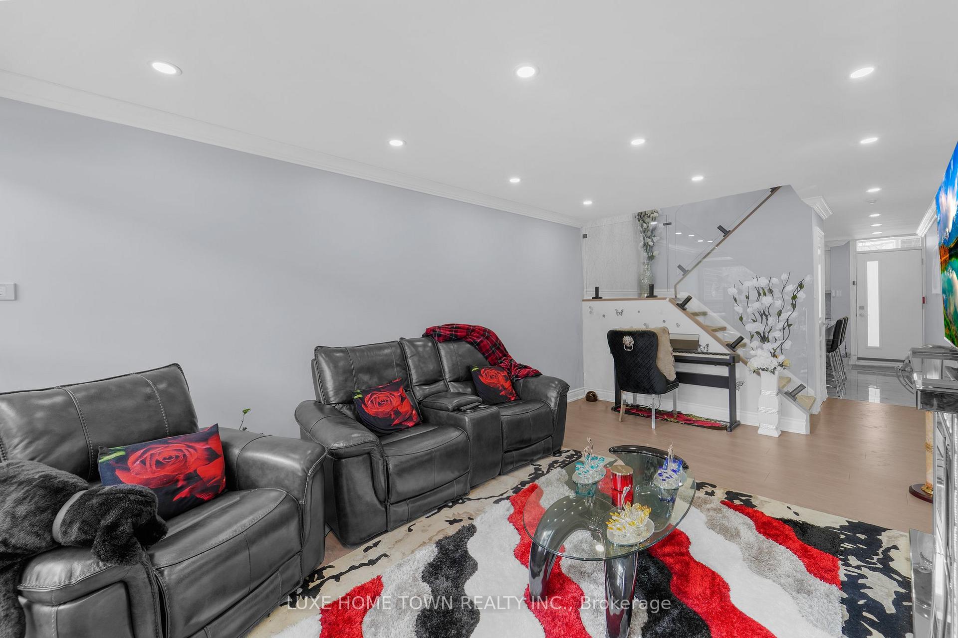 Photo 10 of Unit 121, 95 Leeward Glenway, Toronto, Flemingdon Park — HOMEH