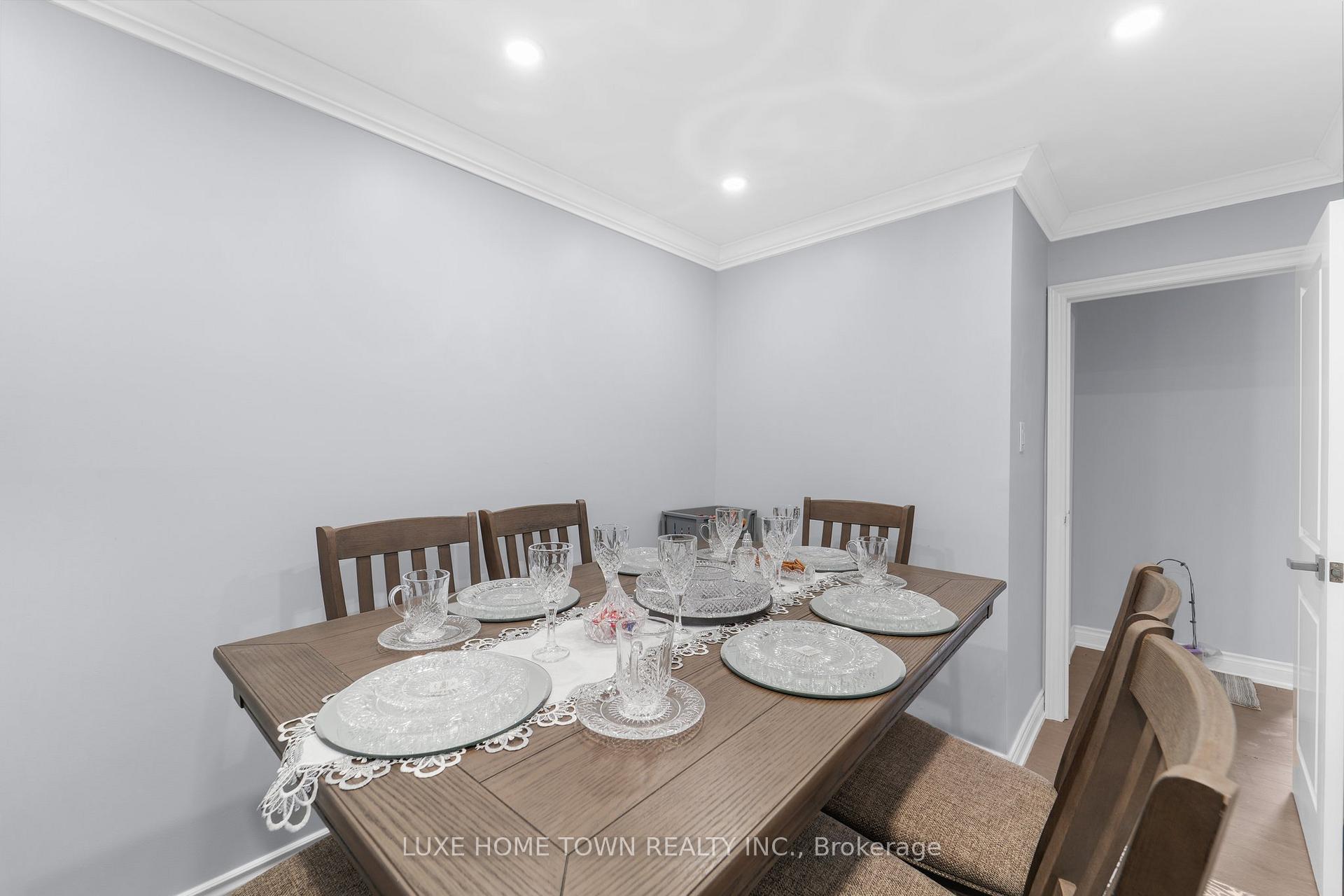 Photo 11 of Unit 121, 95 Leeward Glenway, Toronto, Flemingdon Park — HOMEH