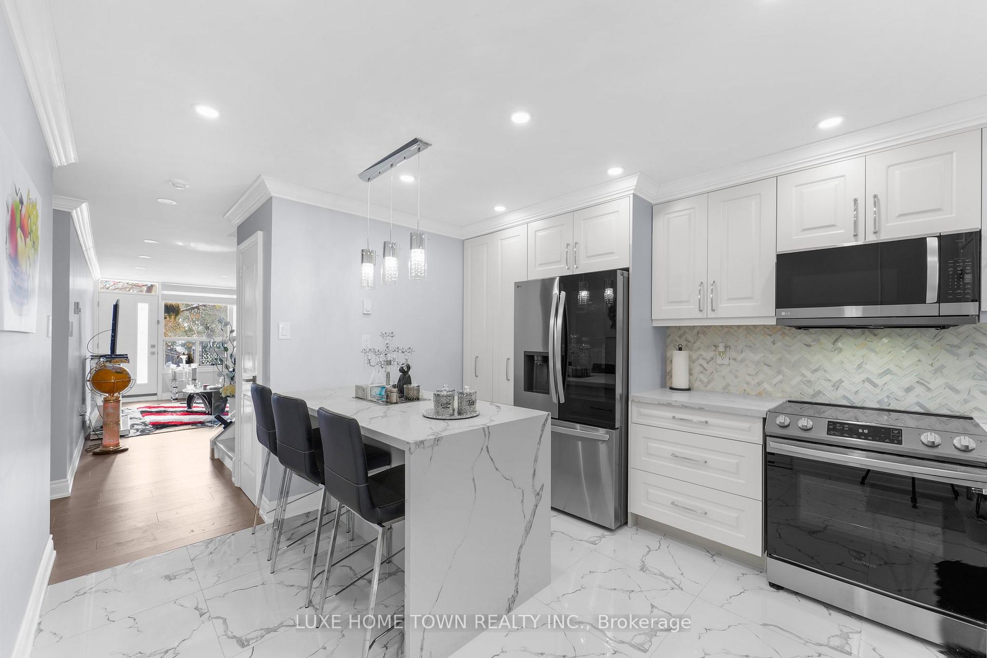 Photo 14 of Unit 121, 95 Leeward Glenway, Toronto, Flemingdon Park — HOMEH