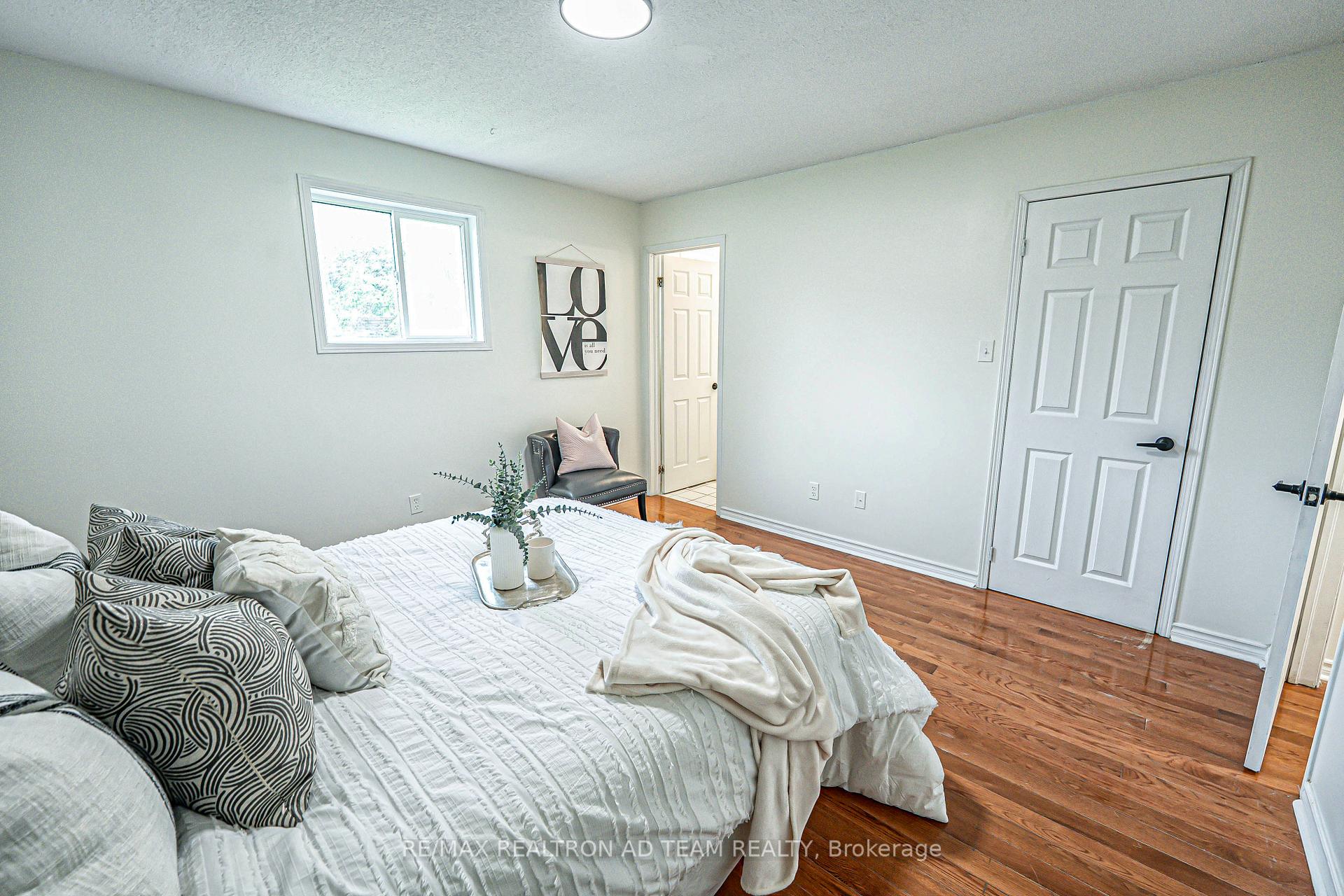 Photo 14 of 64 Snowy Owl Crescent, Barrie, Little Lake — HOMEH