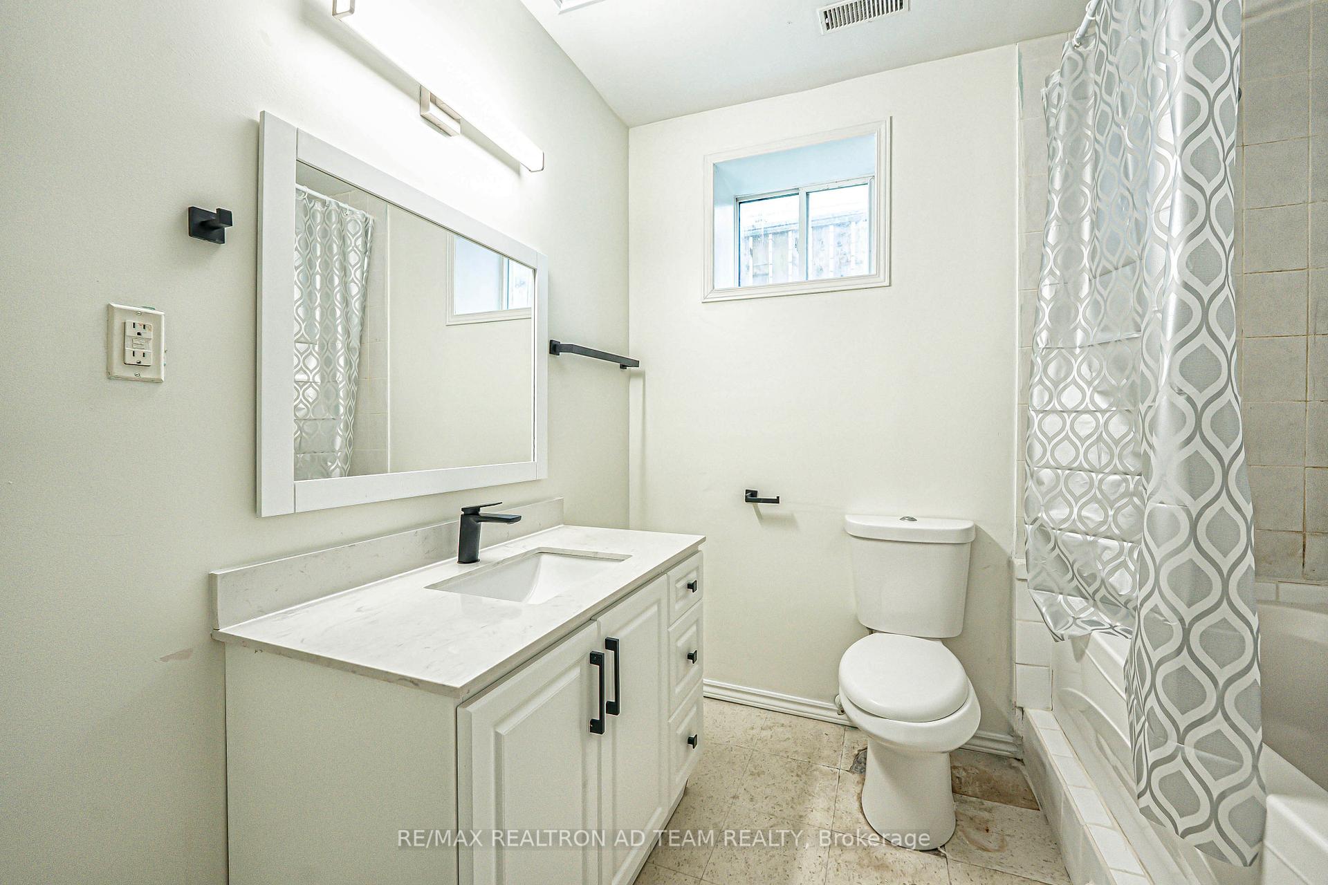 Photo 29 of 64 Snowy Owl Crescent, Barrie, Little Lake — HOMEH